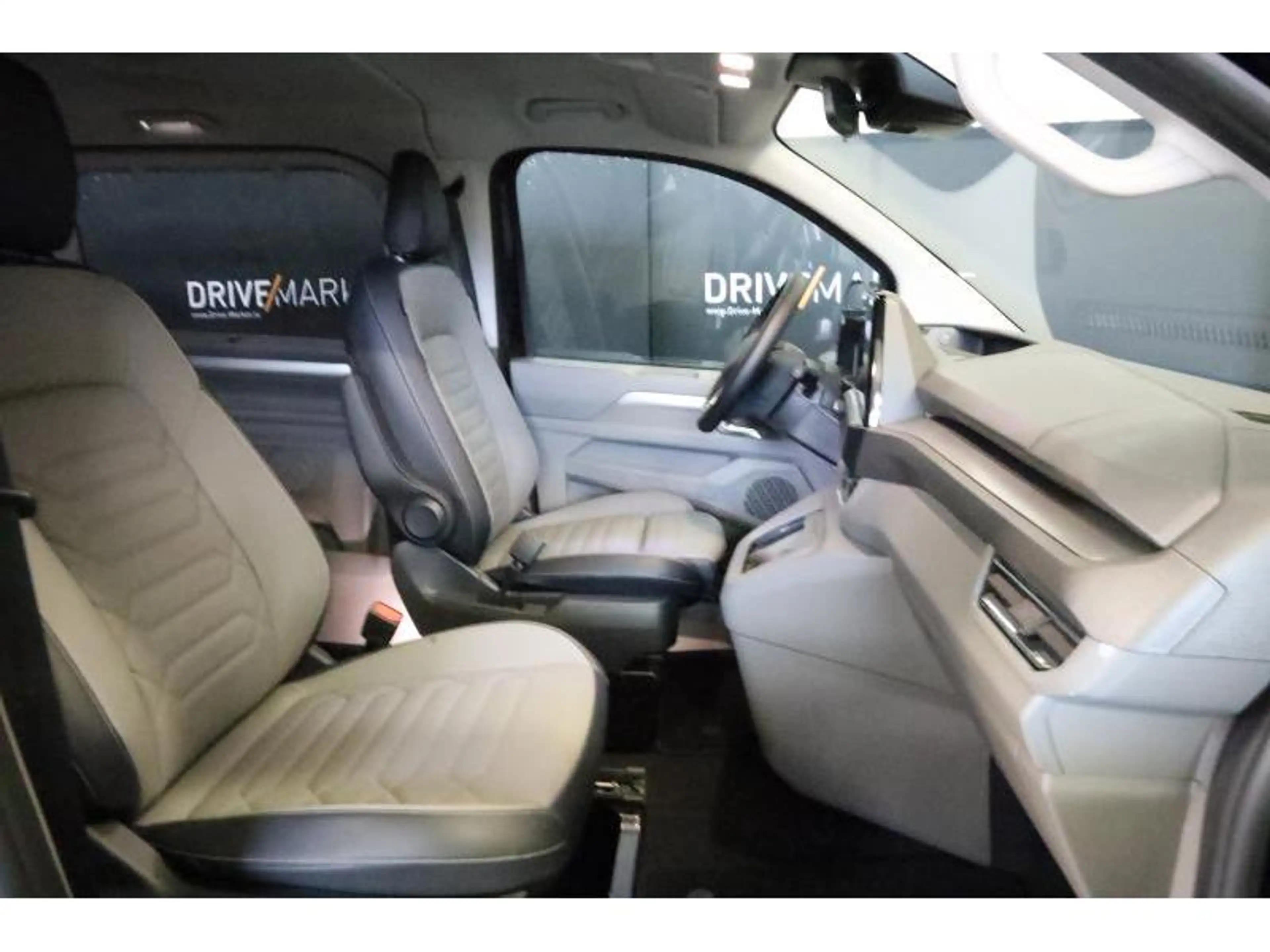 Volkswagen T7 Caravelle Style Court — photo 11