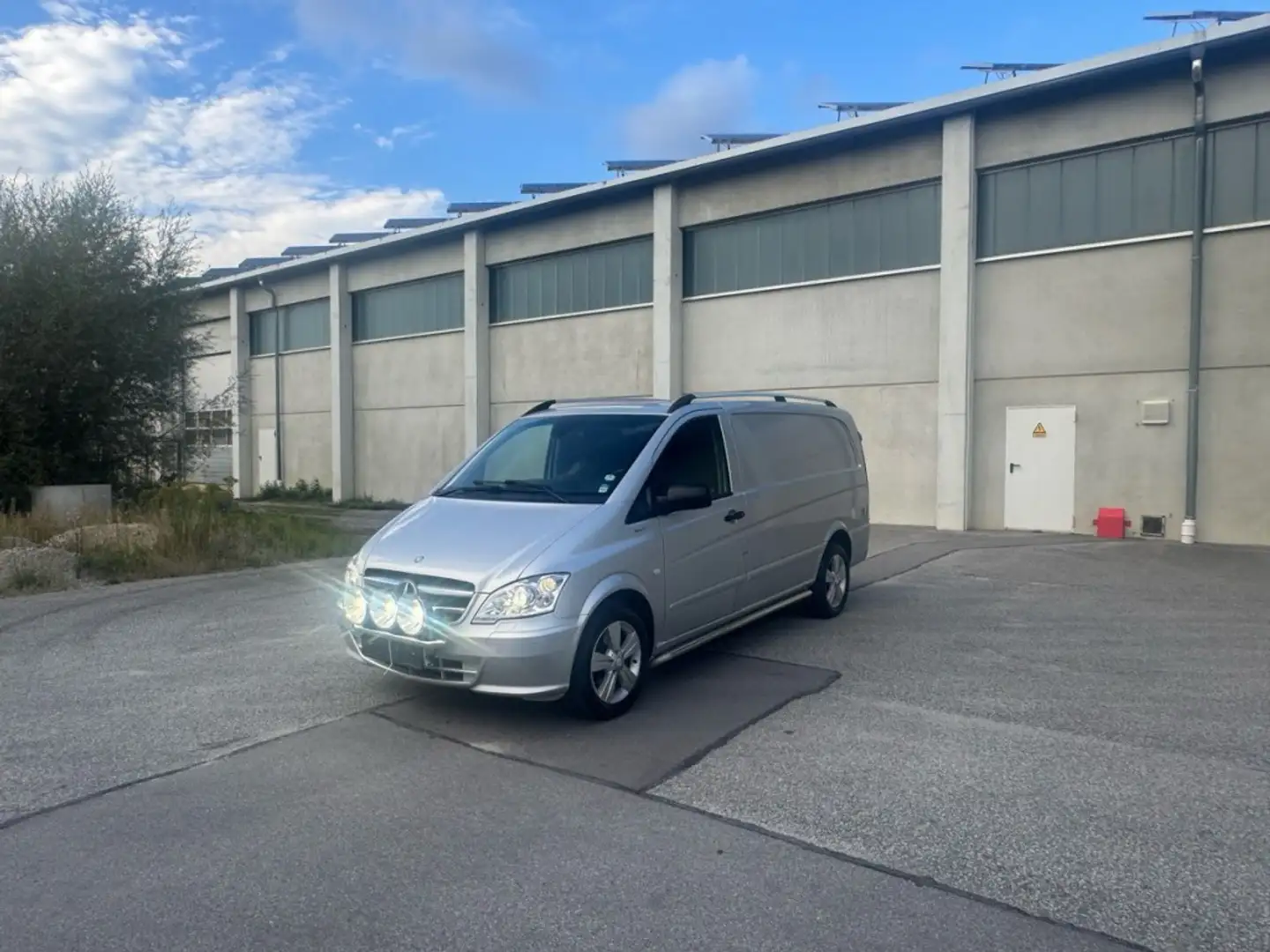 Mercedes-Benz Vito Furgón 122CDI Larga Aut. Gris - 1
