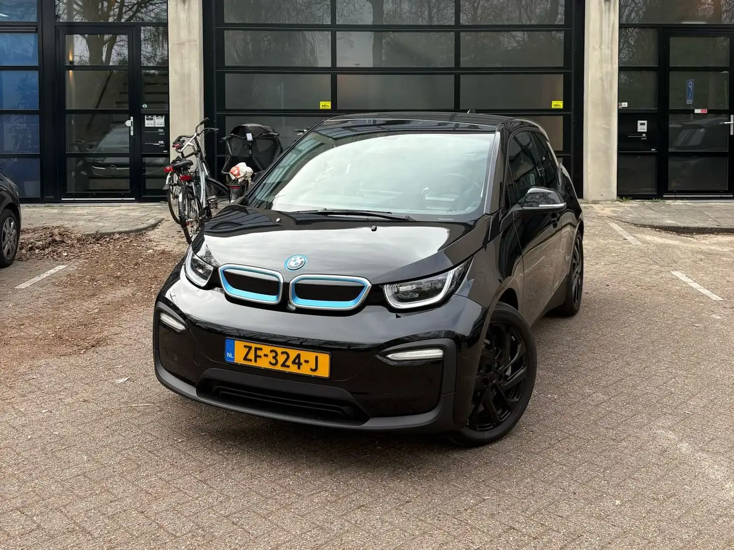BMW i3 i3 Basis 94Ah 33kWh Zwart - 1