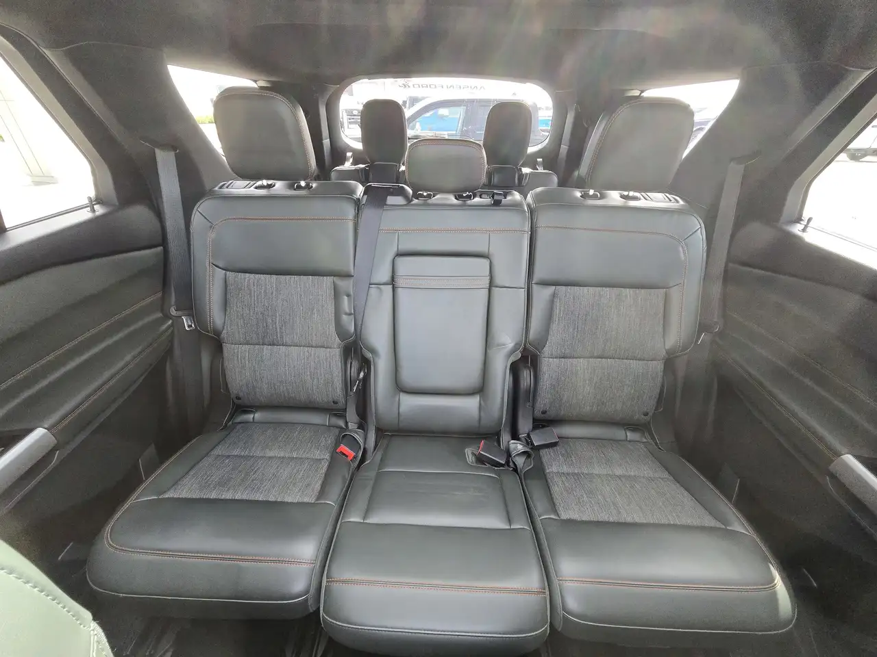 Ford Explorer снимка Ford Explorer