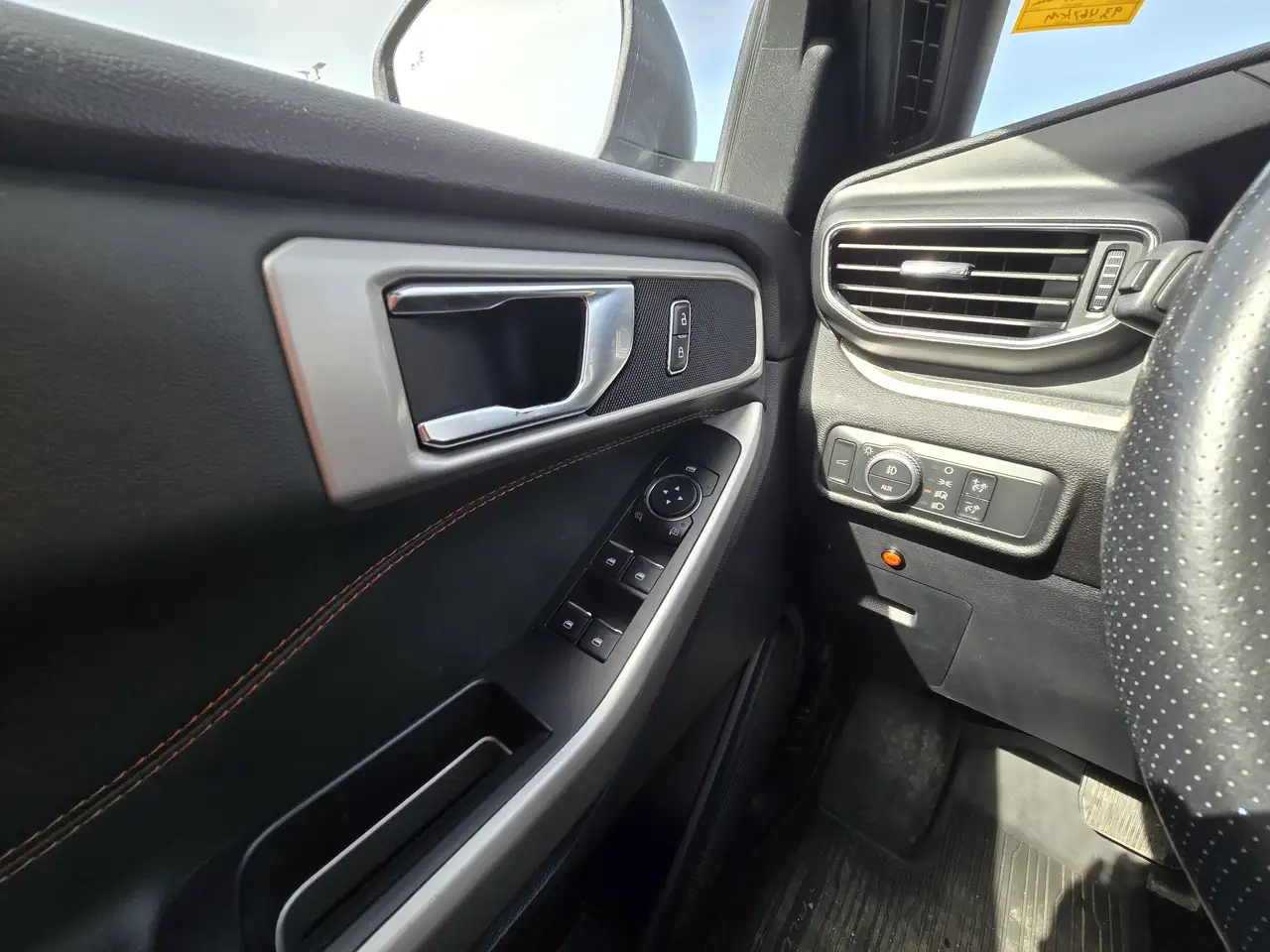 Ford Explorer снимка Ford Explorer
