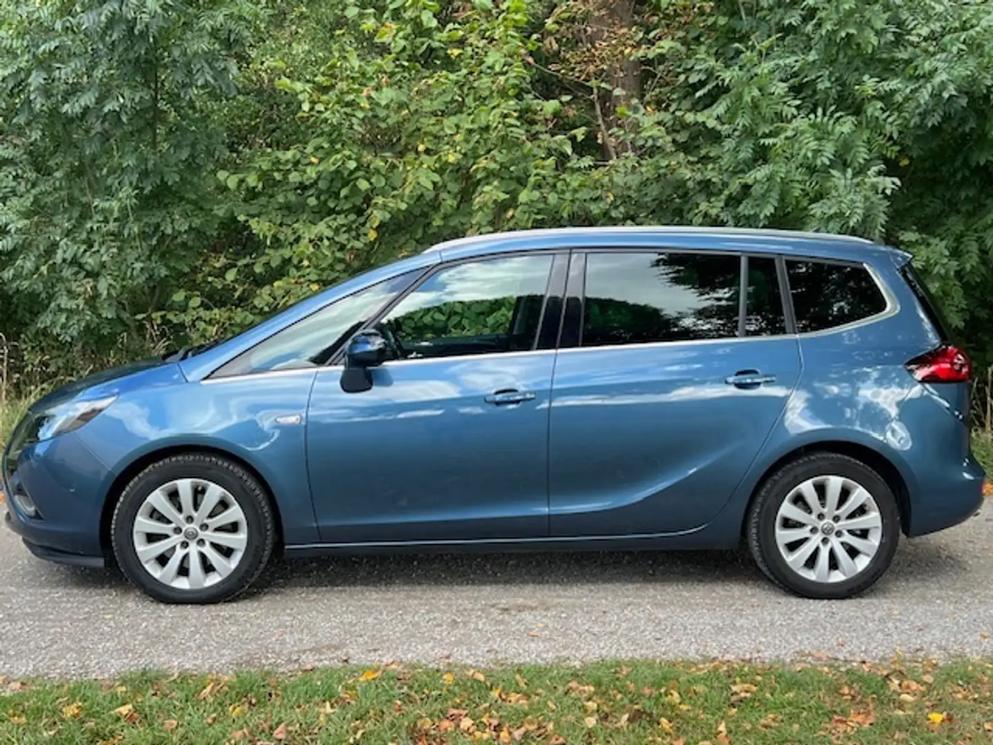 Opel Zafira Tourer Innovation 2.0 CDTI Aut*Navi-Xenon-AHK-Kam-Euro5* Blau - 2
