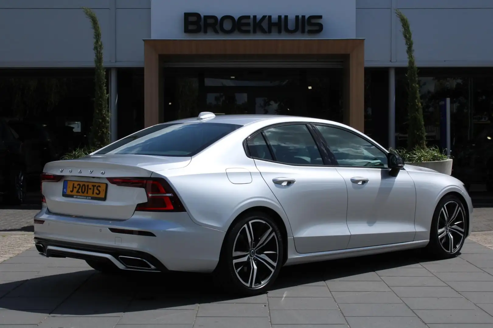 Volvo S60 T4 R-Design | Adaptieve cruise control incl. BLIS Grijs - 2