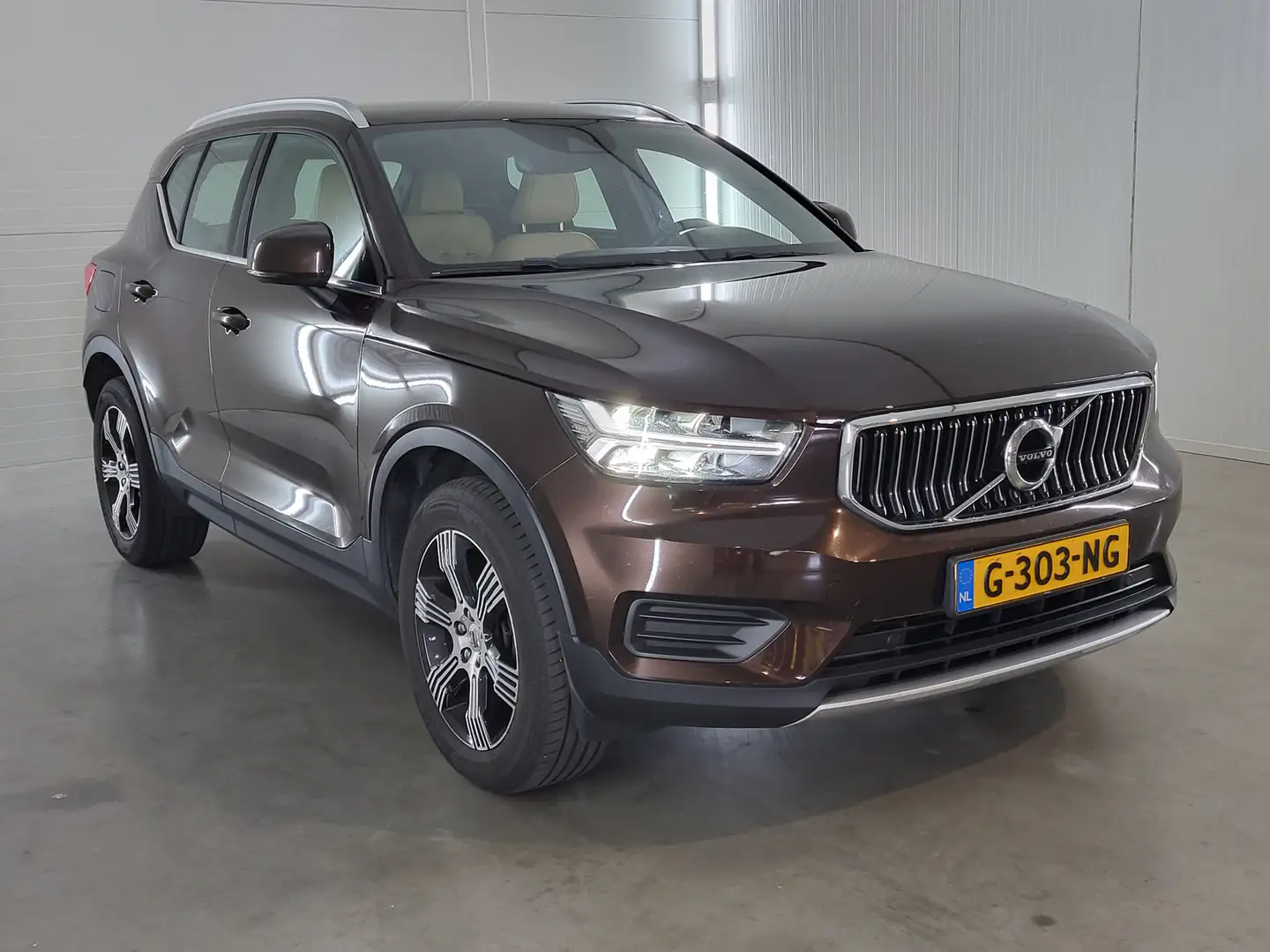 Volvo XC40 1.5 T3 Inscription Коричневий - 2