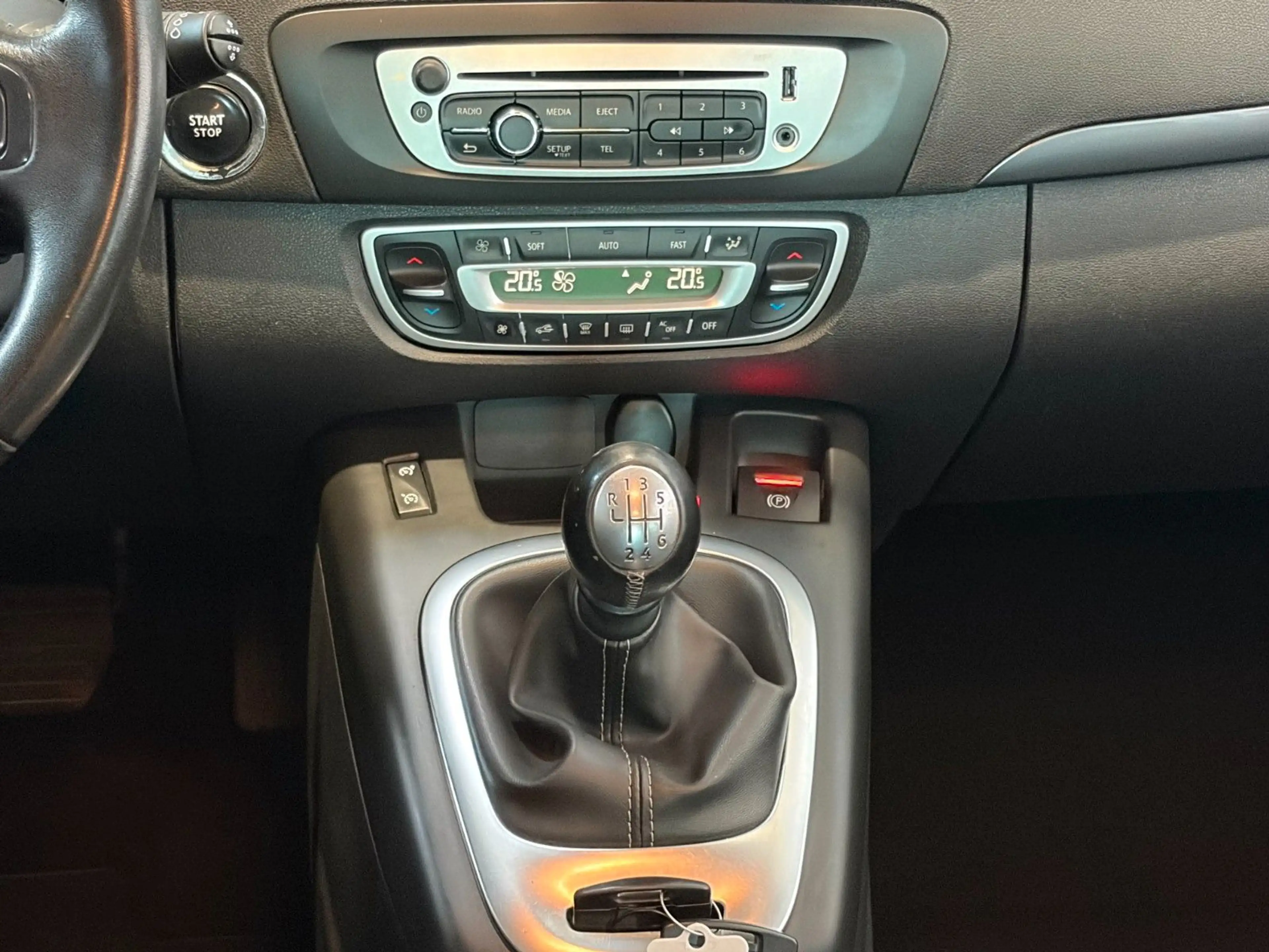 Renault Scenic III Limited 1.2 — photo 11