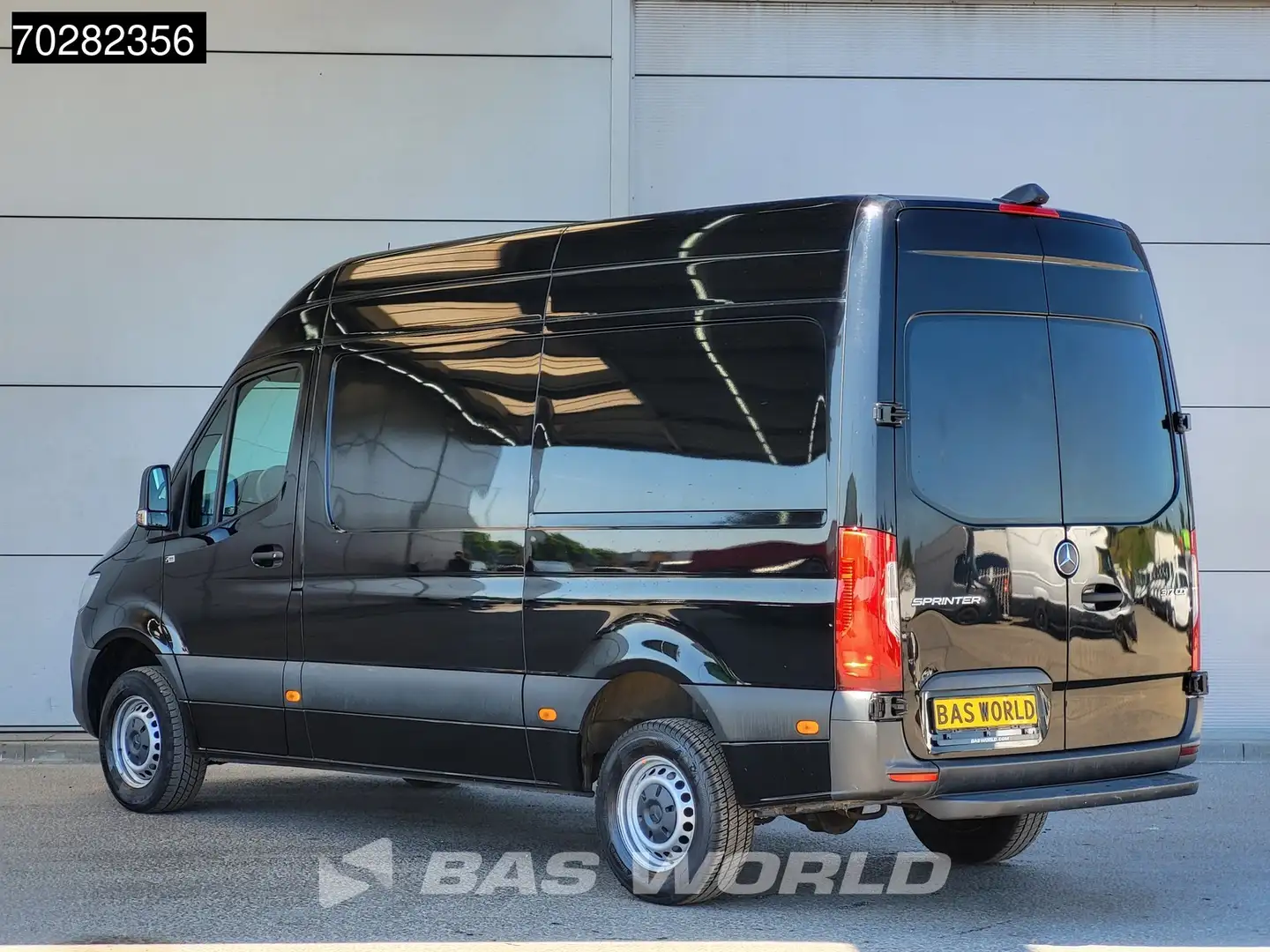 Mercedes-Benz Sprinter 317 CDI Automaat L2H2 170PK Airco Camera MBUX Euro Zwart - 2