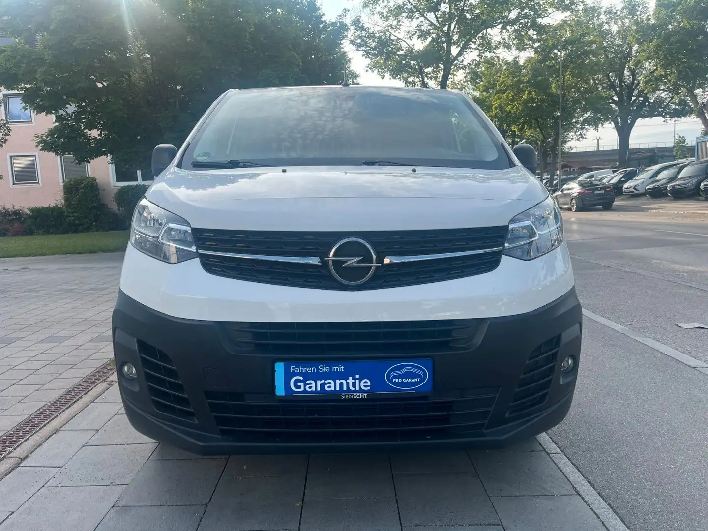 Opel Vivaro L Kombi Kasten Lang SORTIMO REGALE/KAMERA Weiß - 2