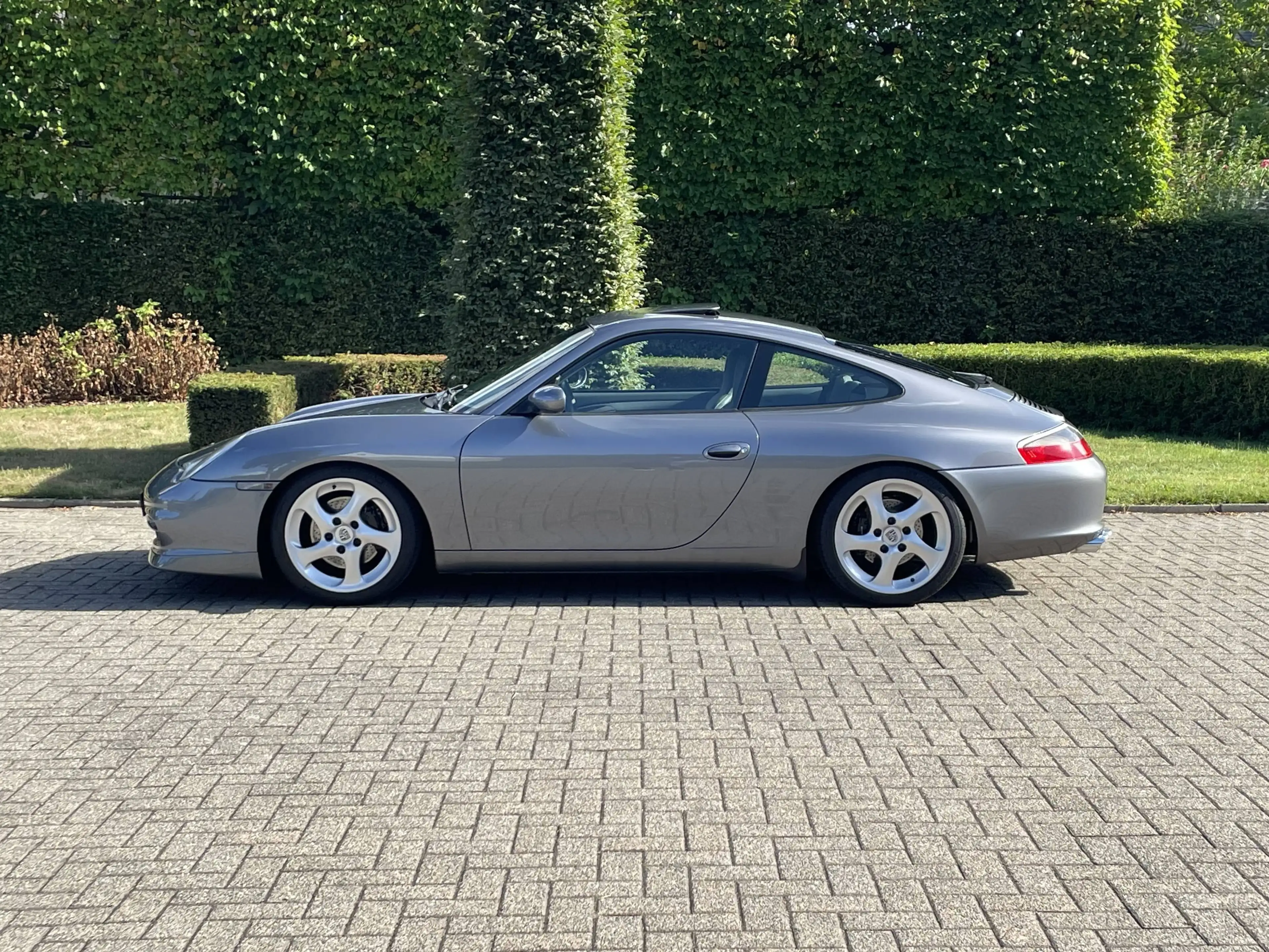 Porsche 996 Carrera 2 coupé - 1st paint - full equipment - collector potential — photo 2