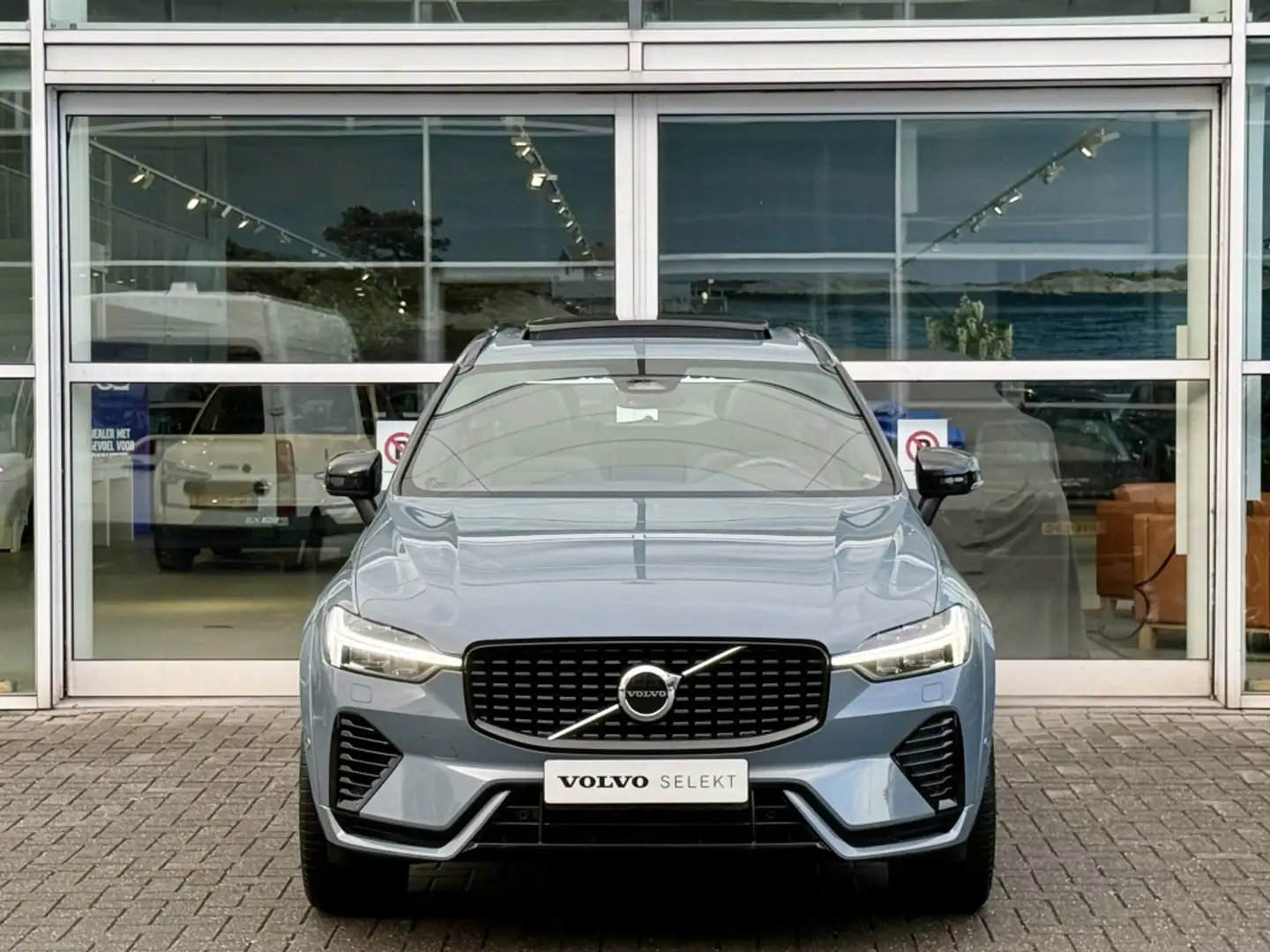 Volvo XC60 T6 340PK Recharge R-Design| Adap.Cruise| Panodak| Grijs - 2