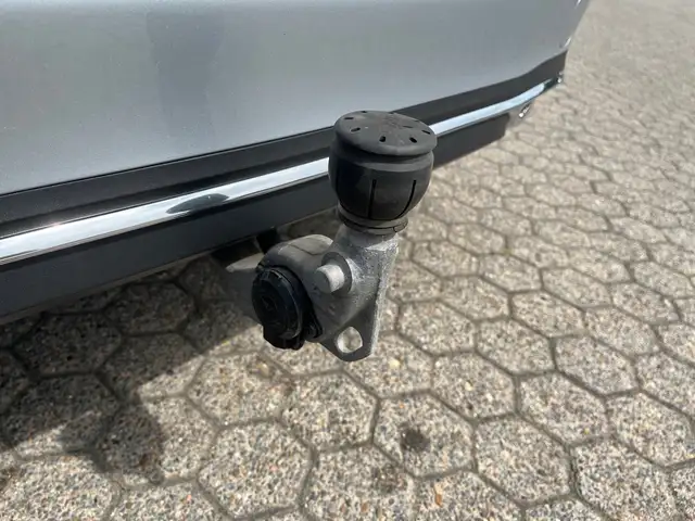 Mercedes-Benz C-Class view 13