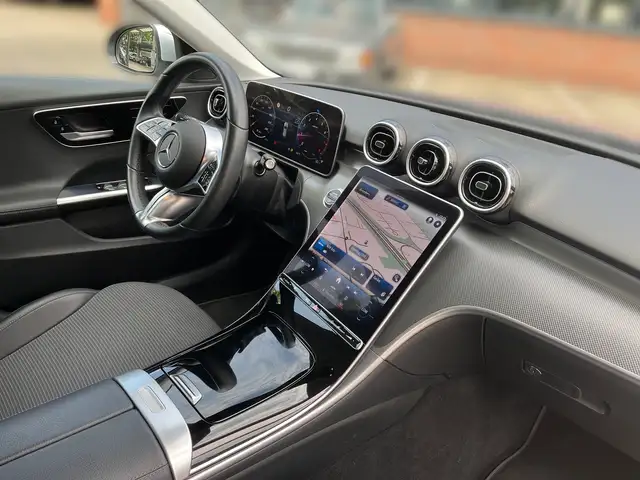 Mercedes-Benz C-Class view 8