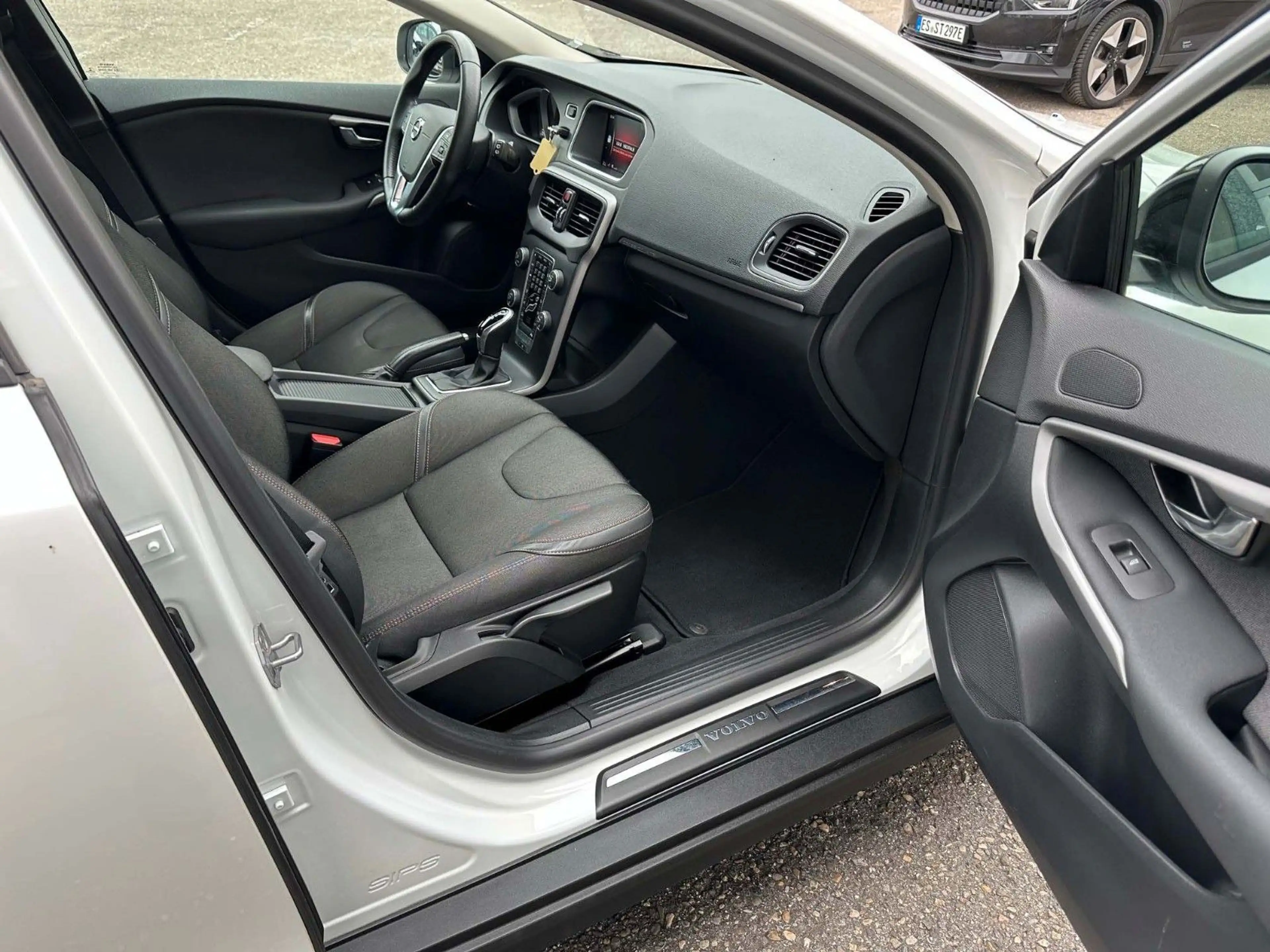 Volvo V40 T3 Cross Country Plus Automatik — photo 5