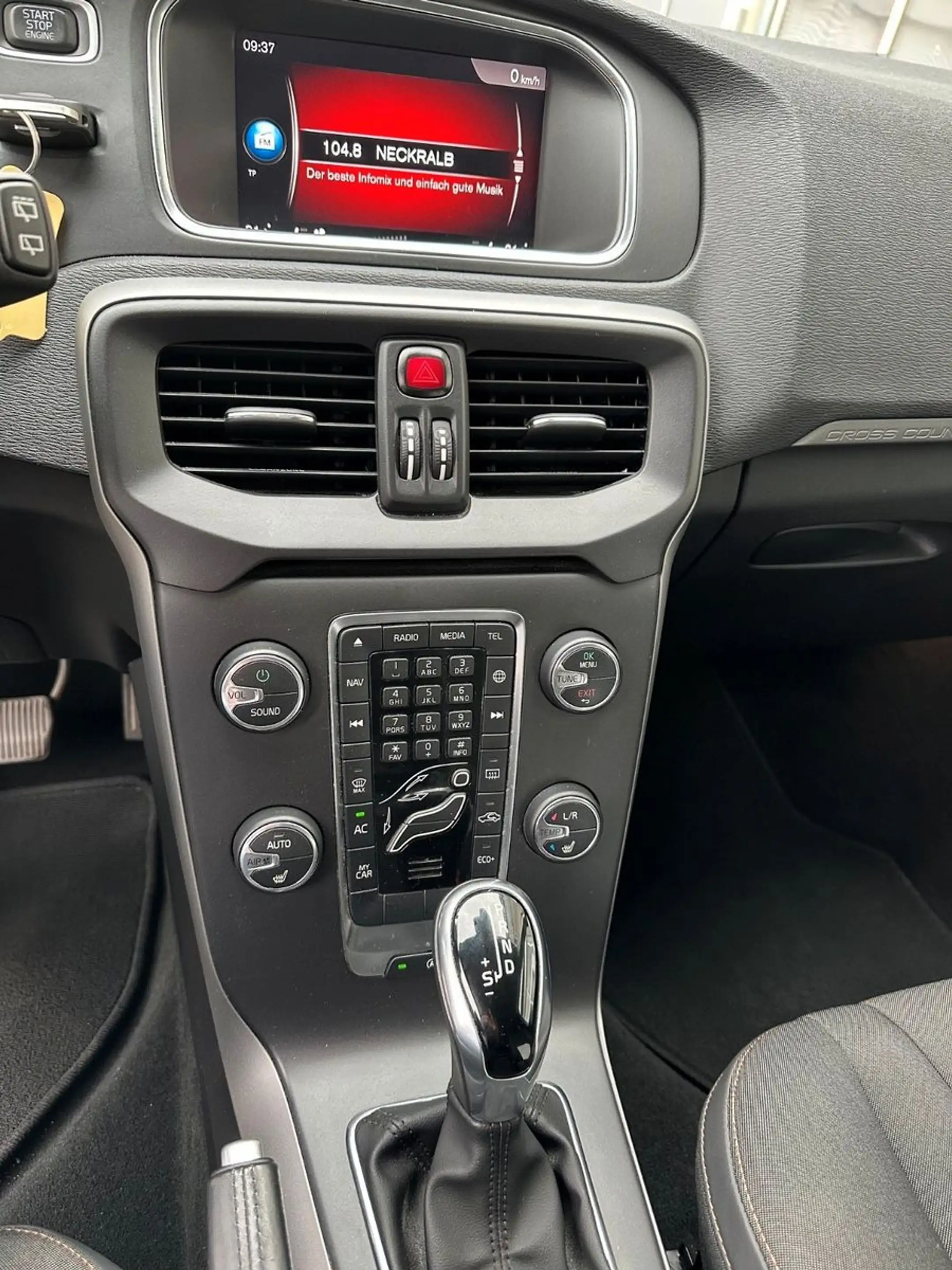 Volvo V40 T3 Cross Country Plus Automatik — photo 11