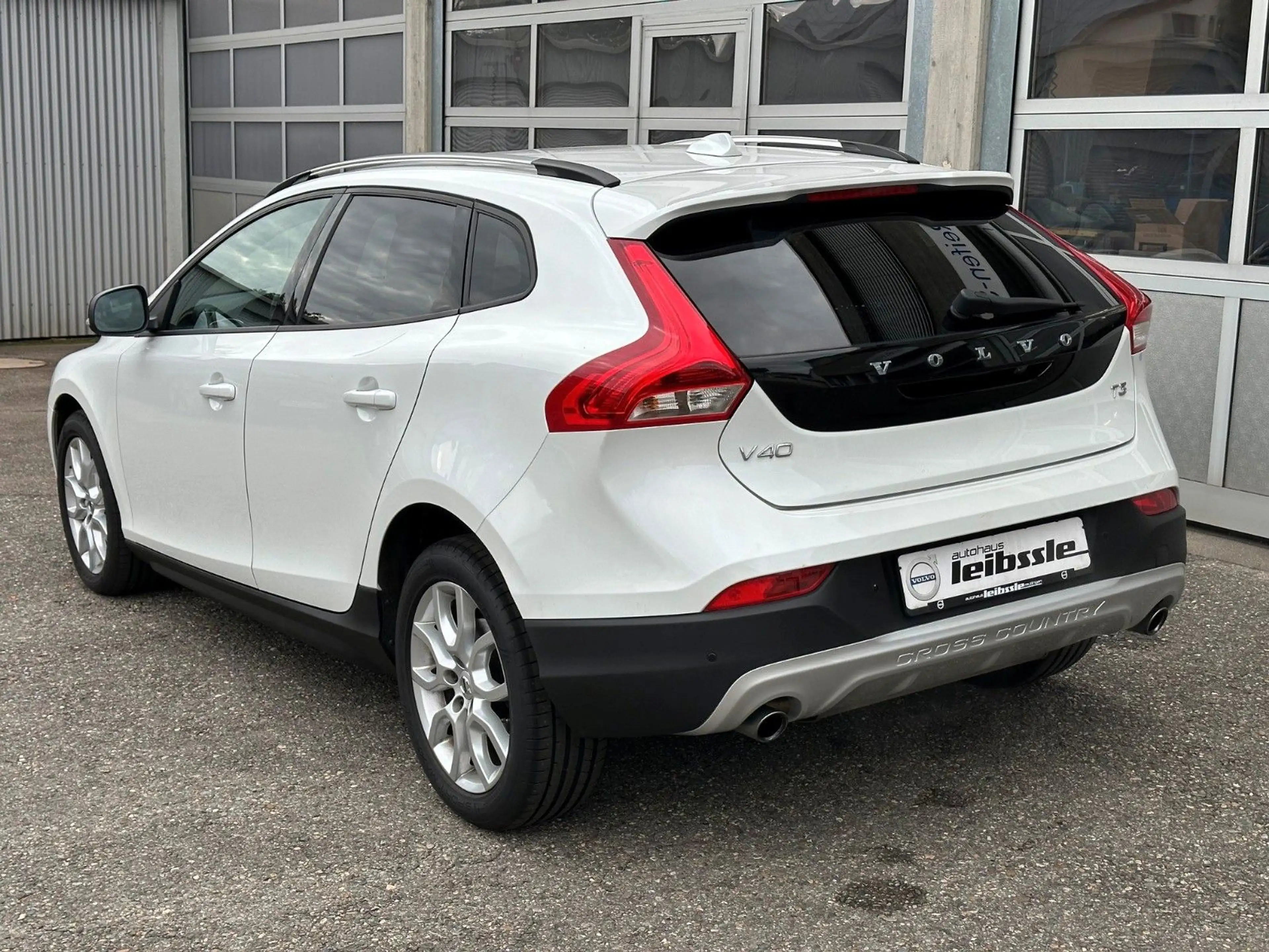 Volvo V40 T3 Cross Country Plus Automatik — photo 4