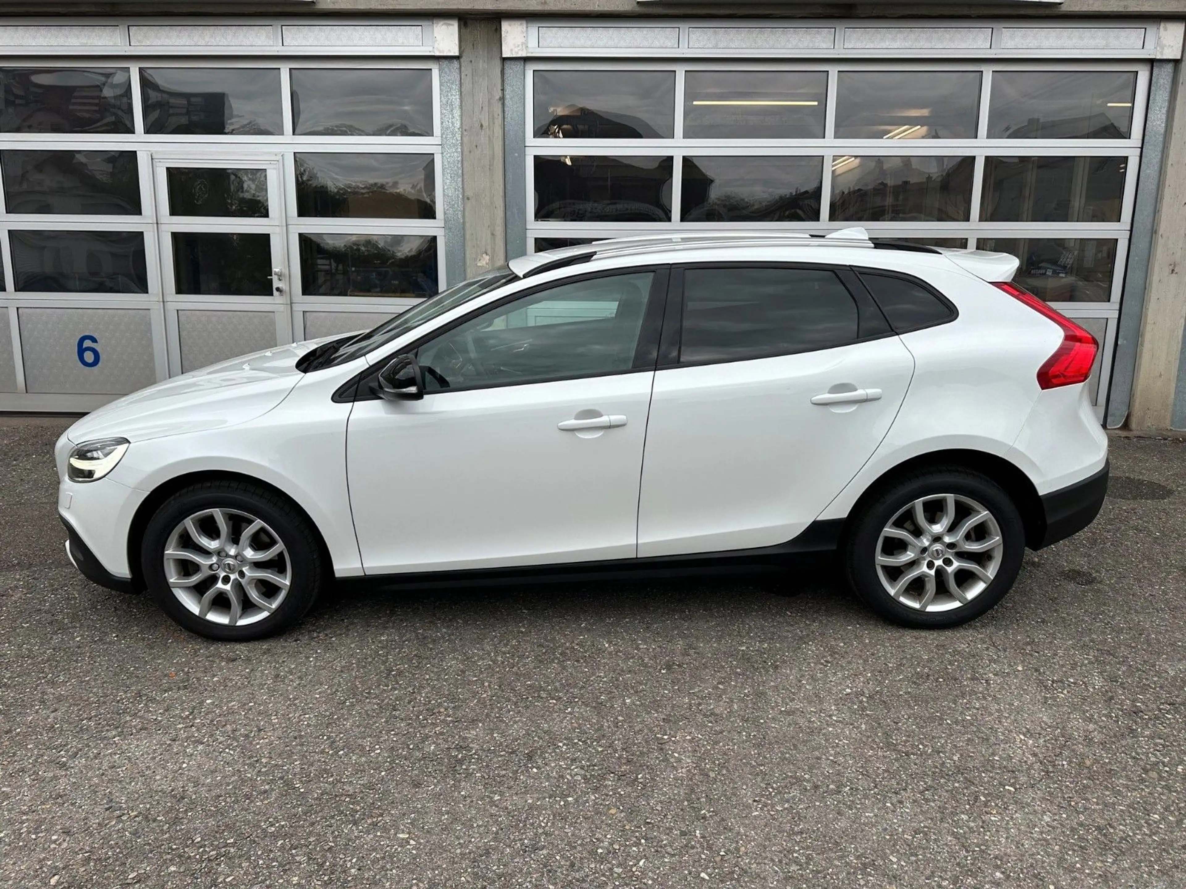 Volvo V40 T3 Cross Country Plus Automatik — photo 3