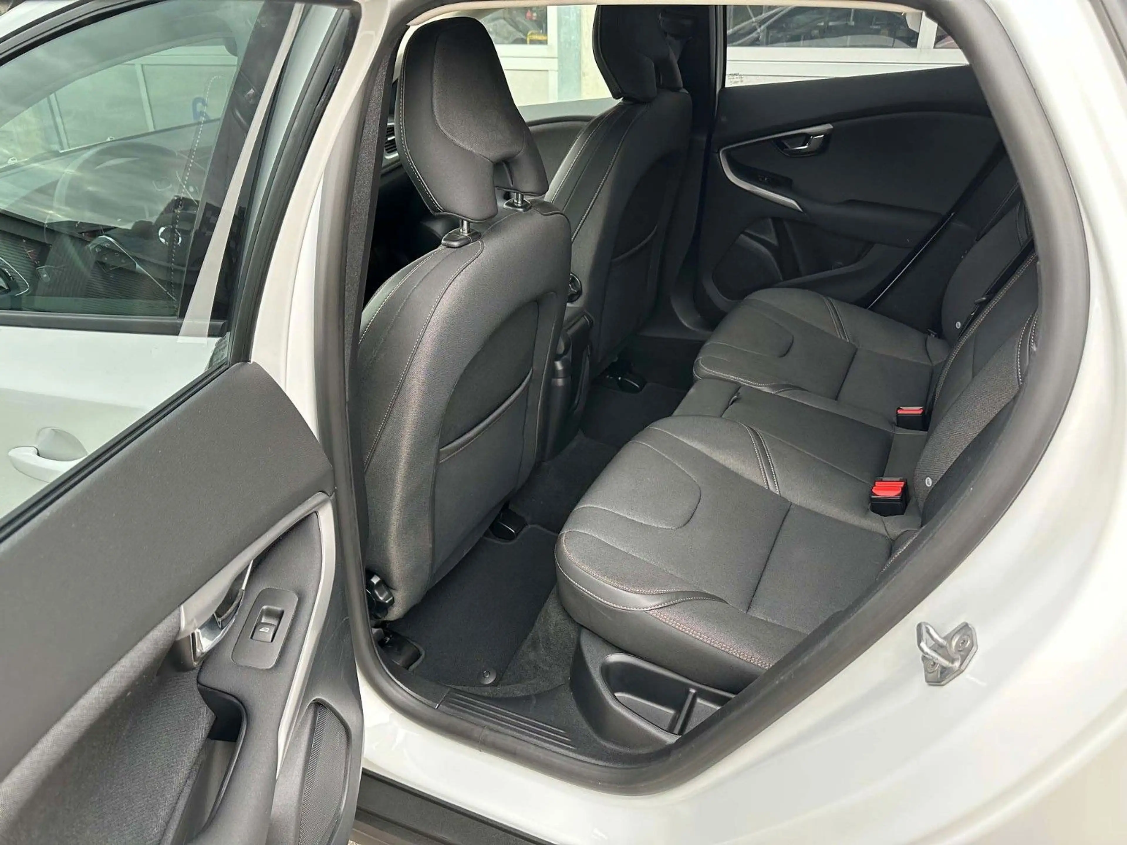Volvo V40 T3 Cross Country Plus Automatik — photo 8