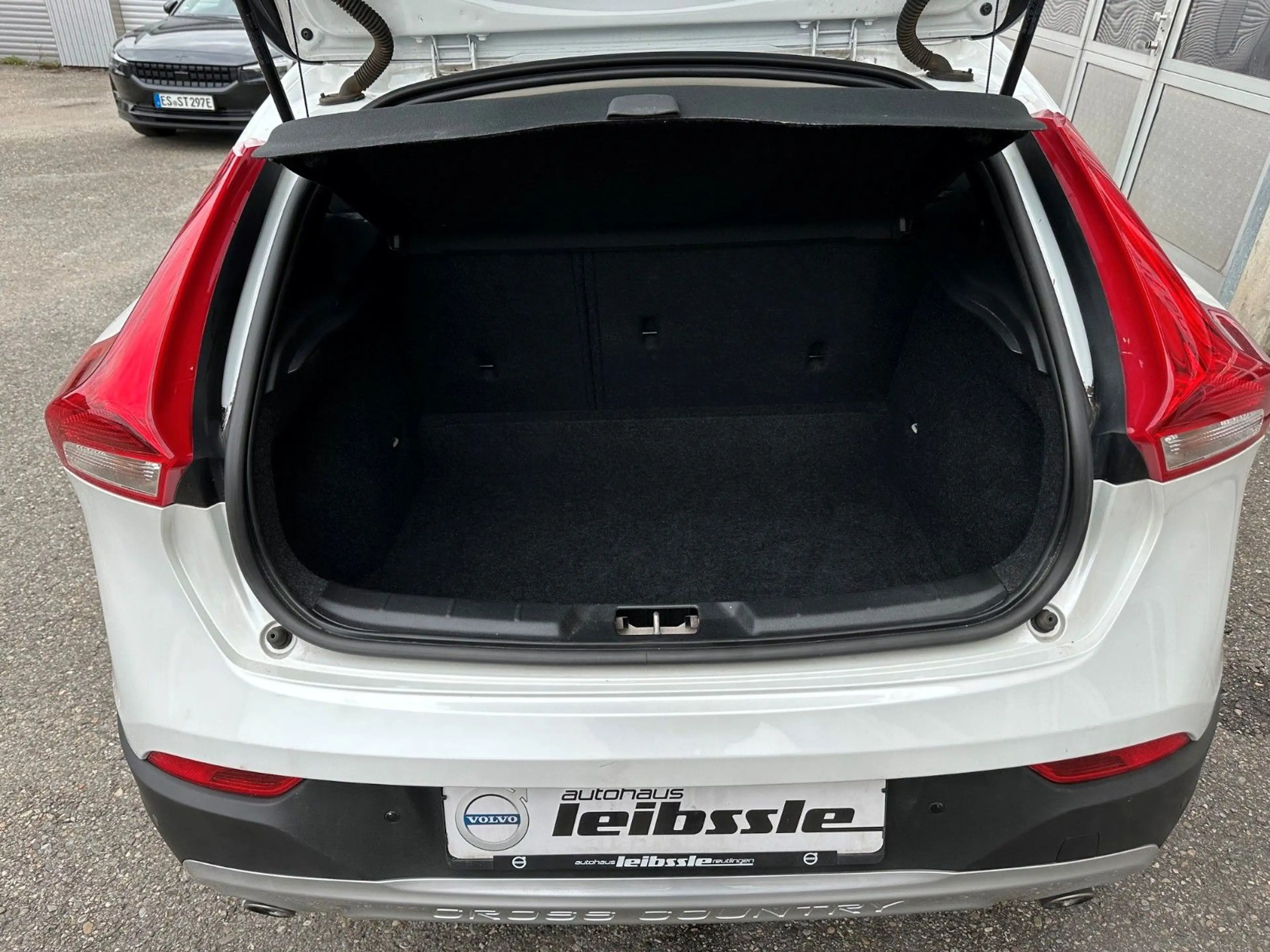 Volvo V40 T3 Cross Country Plus Automatik — photo 12