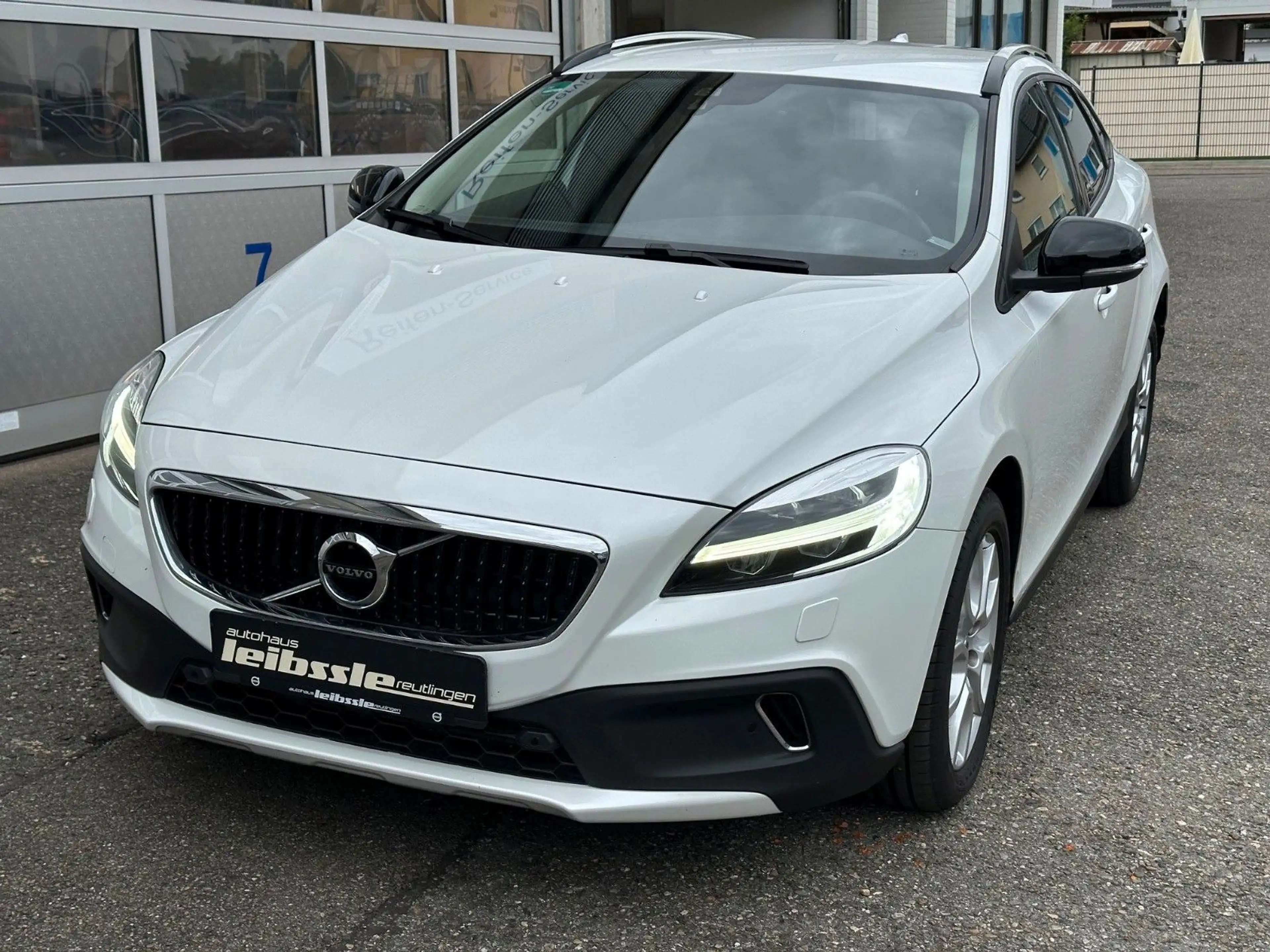Volvo V40 T3 Cross Country Plus Automatik — photo 2