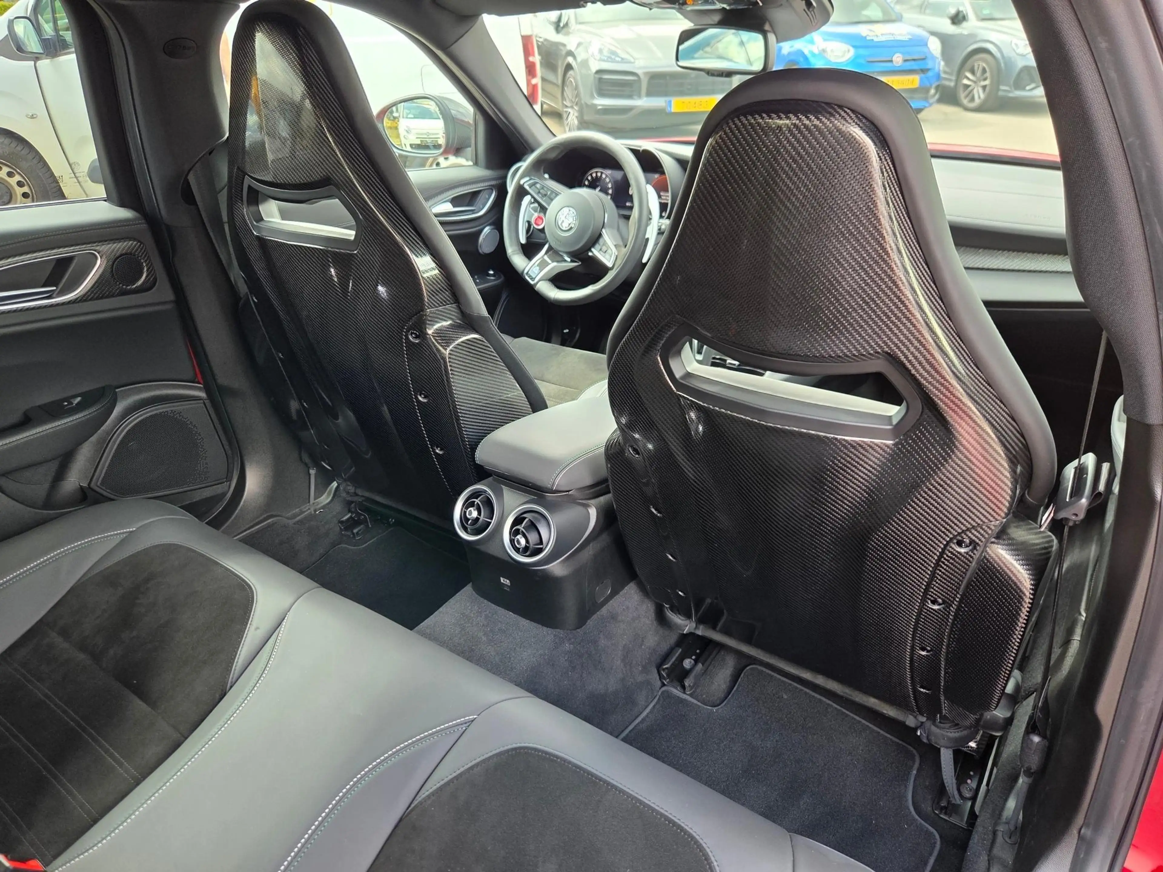 Alfa Romeo Giulia QUADRIFOGLIO 2.9 V6 BI-TURBO 520 AT8 — photo 8