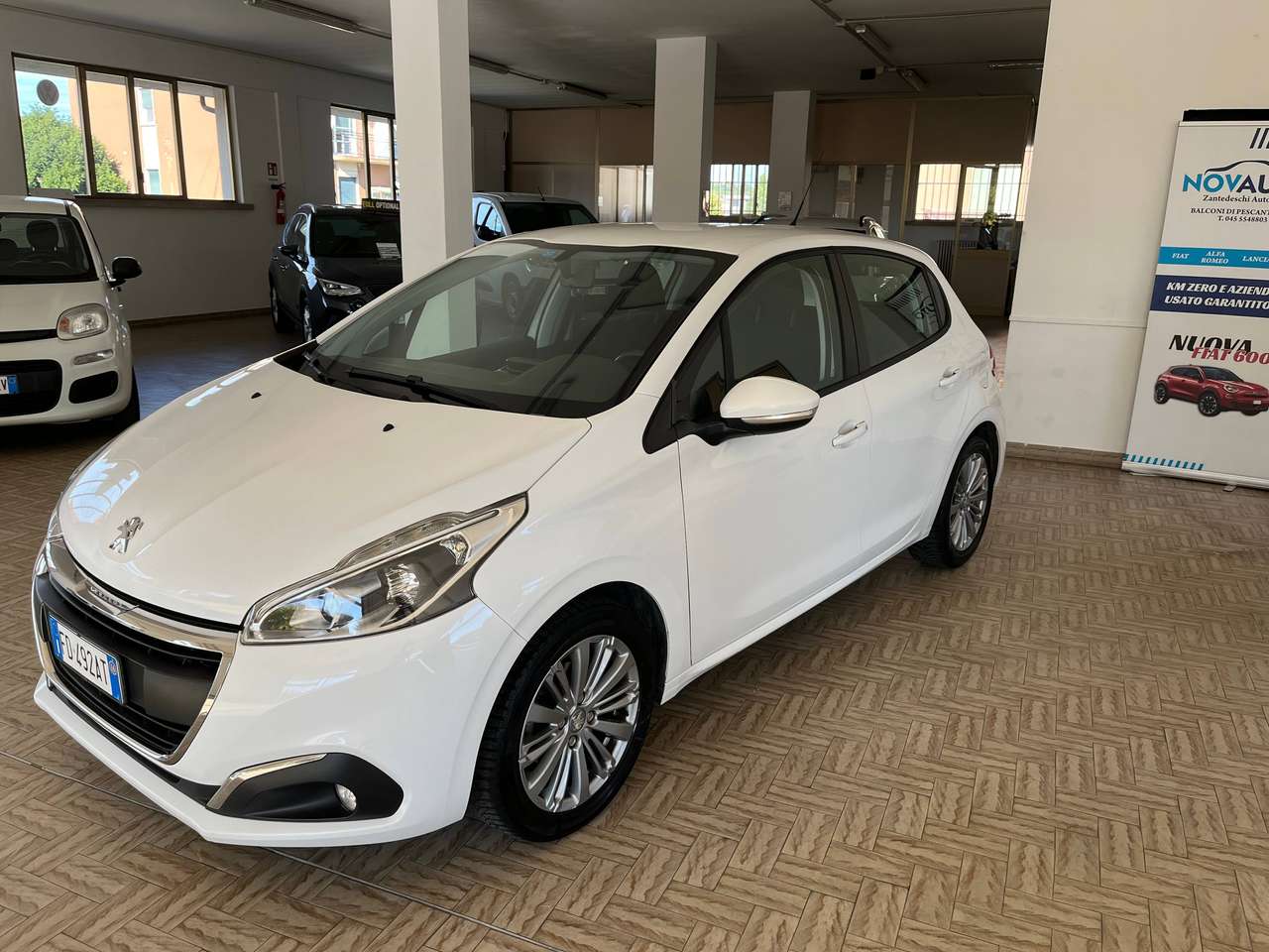Peugeot 208 208  5p 1.2 puretech Access 82cv
