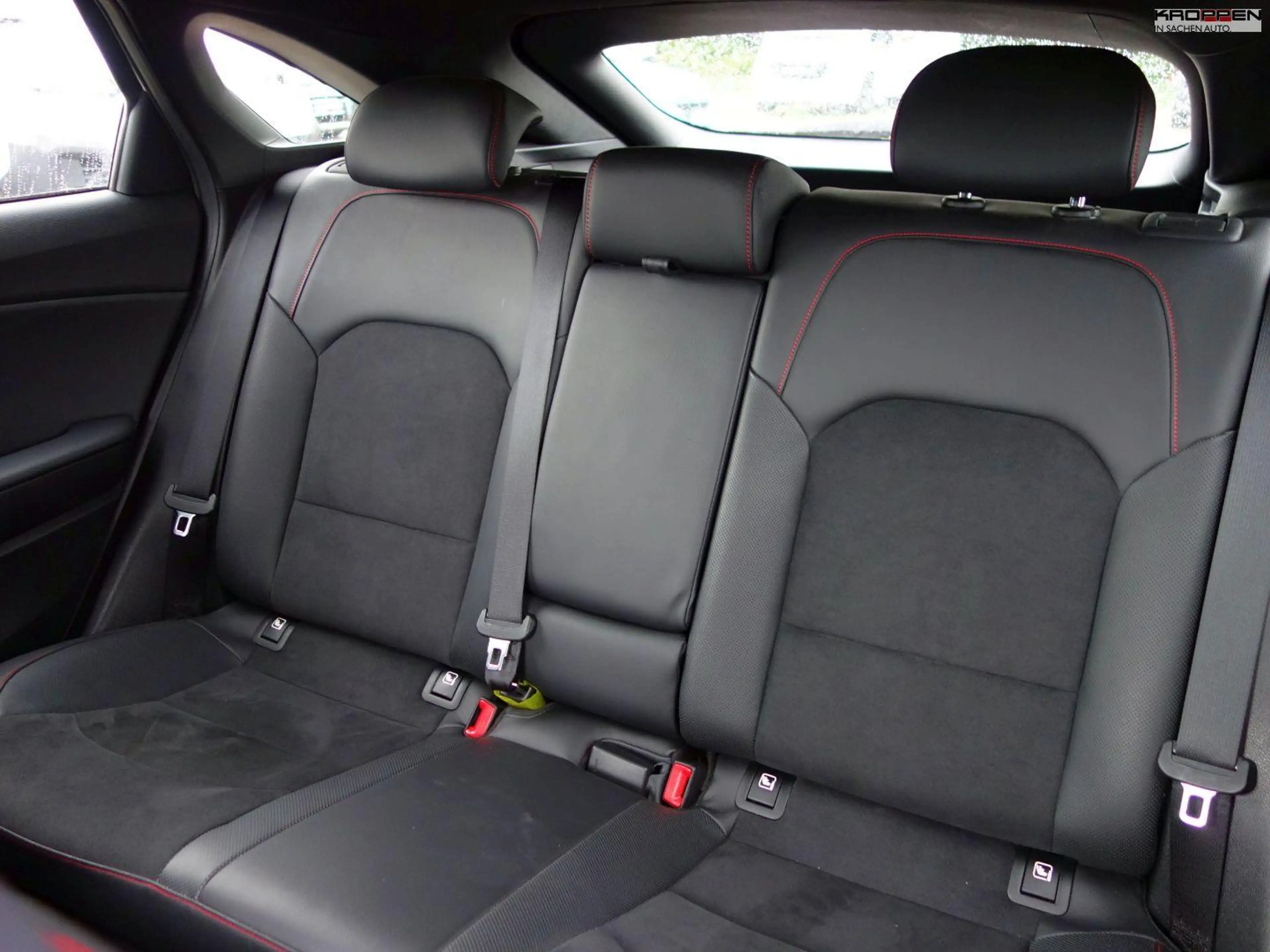 Kia ProCeed / pro_cee'd 1.6T DCT7 GT GD Kom.-Paket SHZ LHZ M+S-Reifen — photo 6