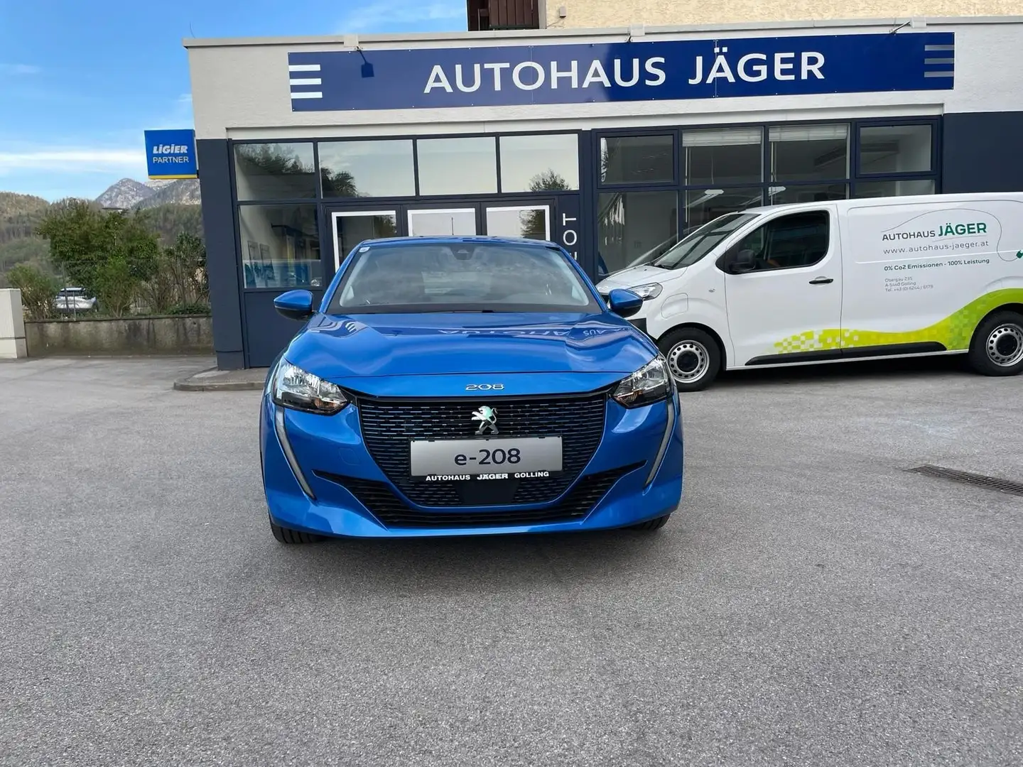 Peugeot 208 e-208 50kWh Active Blau - 1