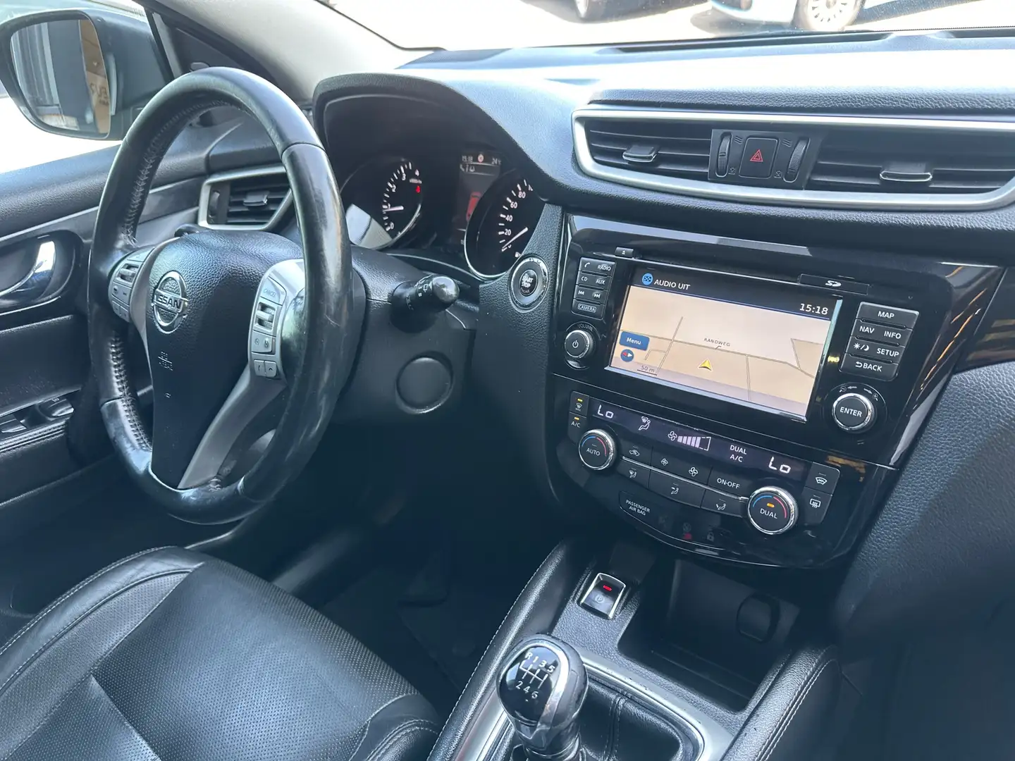 Nissan Qashqai 1.2 Premier Edition Navi Airco Cruise Camera Stoel Zwart - 2