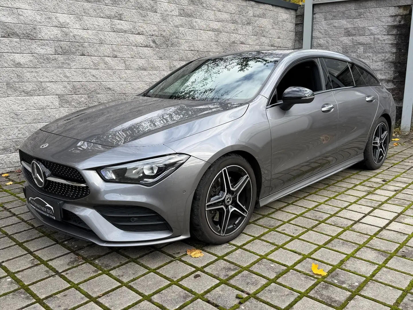 Mercedes-Benz CLA 200 d Shooting Brake 4Matic AMG Line Grau - 1