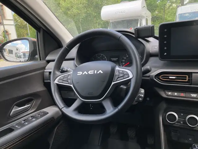 Dacia Sandero view 15