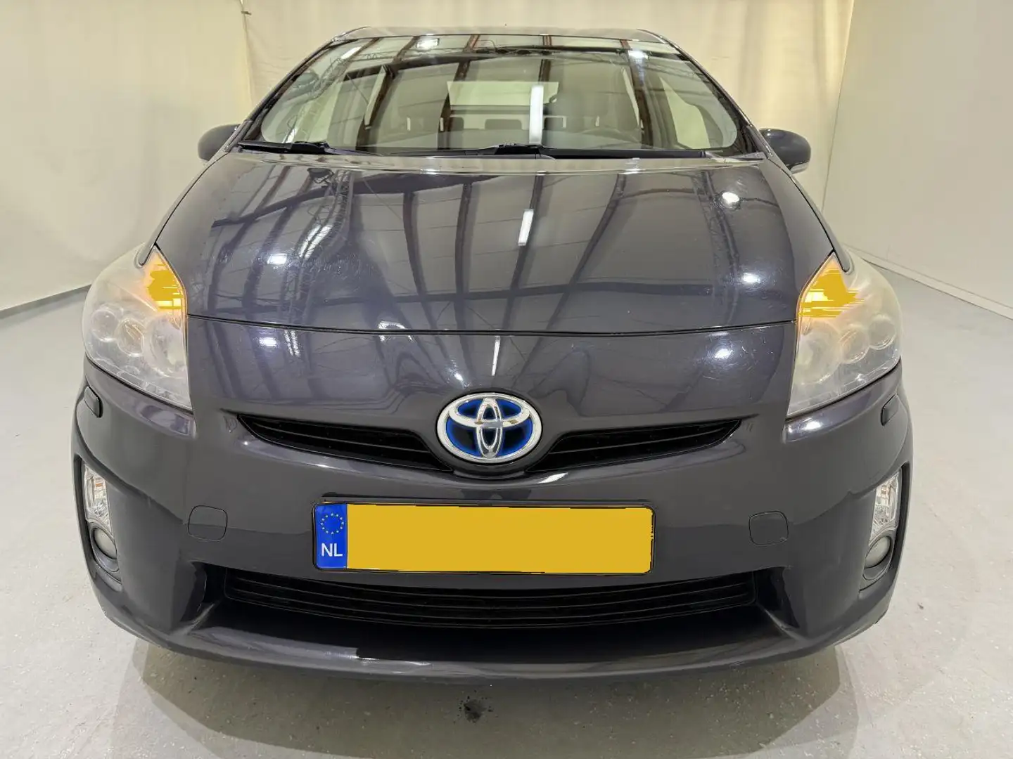 Toyota Prius HB 1.8 Dual VVT-i Hybrid Dynamic Gris - 2