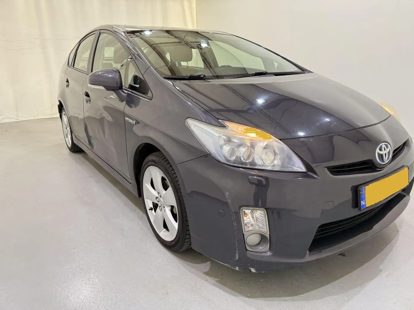 Toyota Prius HB 1.8 Dual VVT-i Hybrid Dynamic Gris - 1