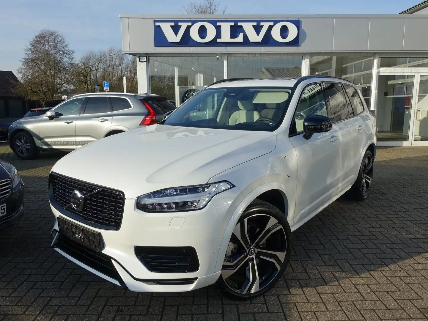 Volvo XC90 Ultra Dark T8 AWD Plug-in/360°Cam/AHK/Massa Weiß - 1