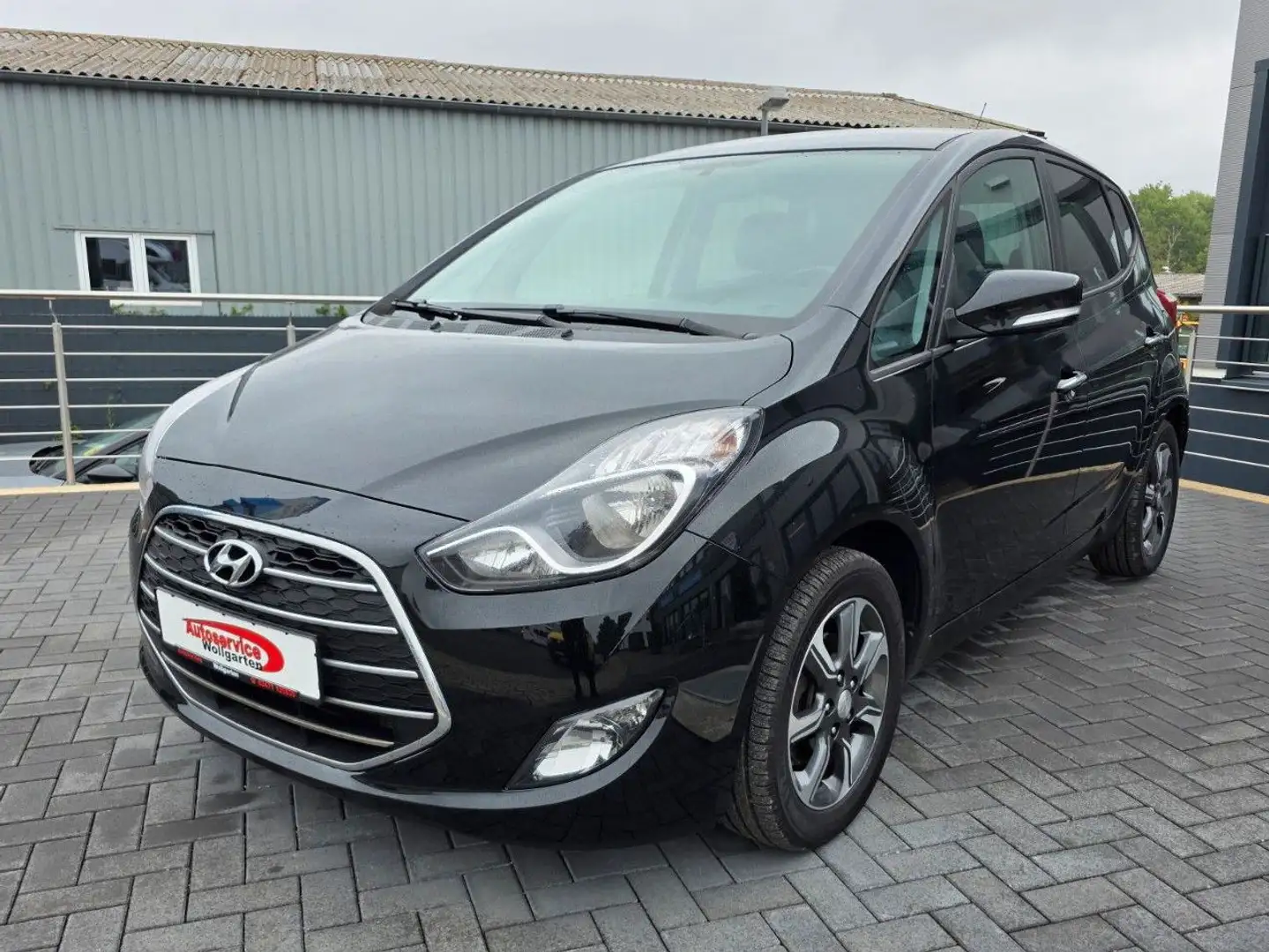 Hyundai iX20 1.4 CRDi SHZ PDC Tempomat 15" Schwarz - 1