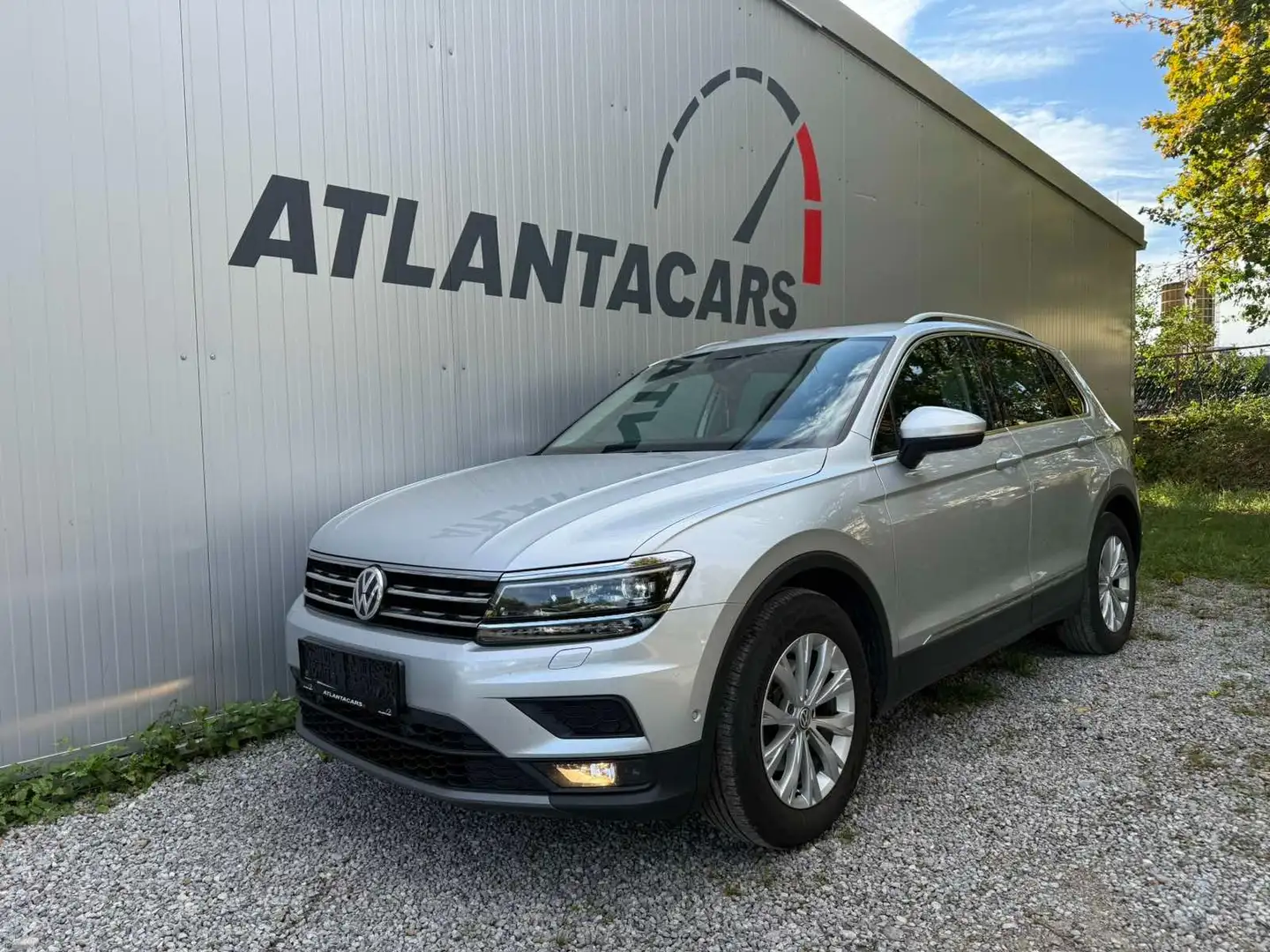 Volkswagen Tiguan Tiguan 2,0 TDI SCR Sky Grau - 1