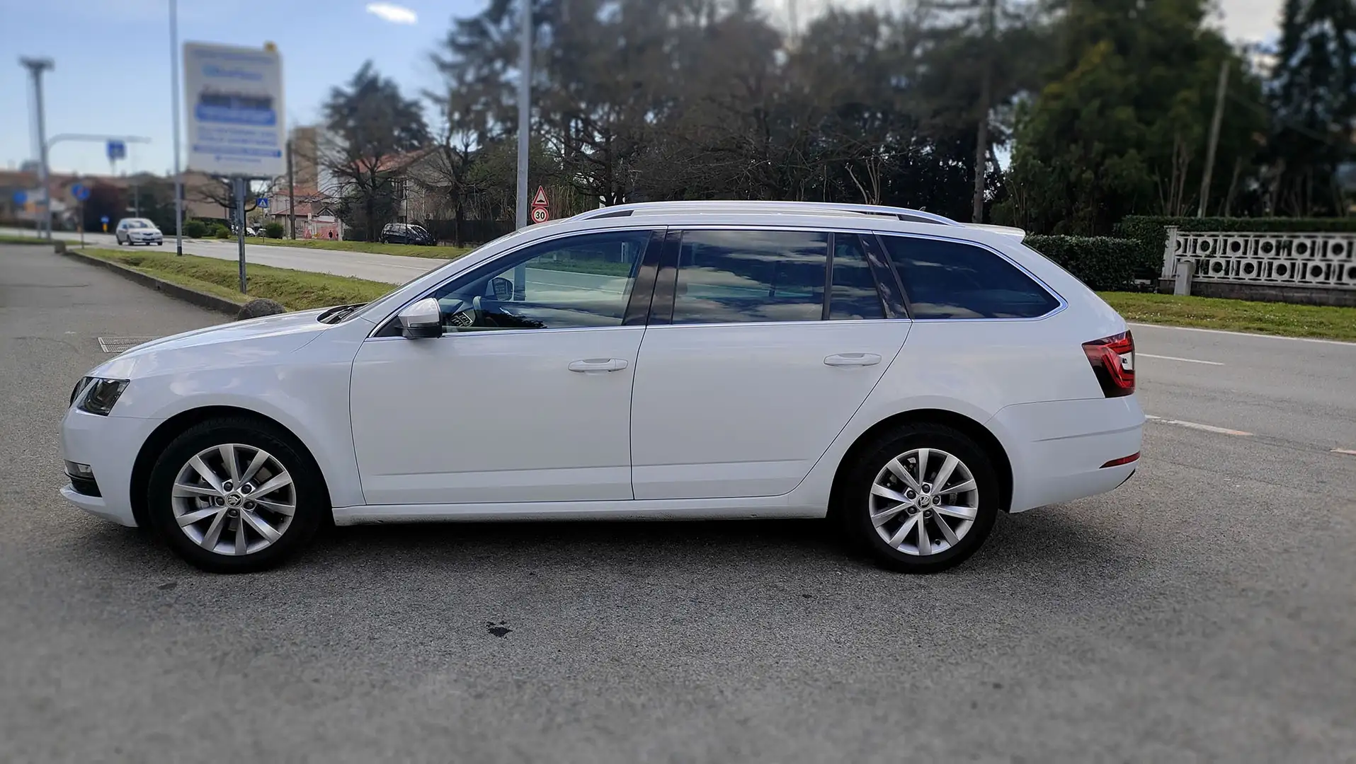 Skoda Octavia Octavia Wagon 1.4 tsi g-tec Executive 110cv dsg Bianco - 1