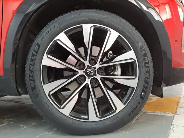 Renault Austral view 7