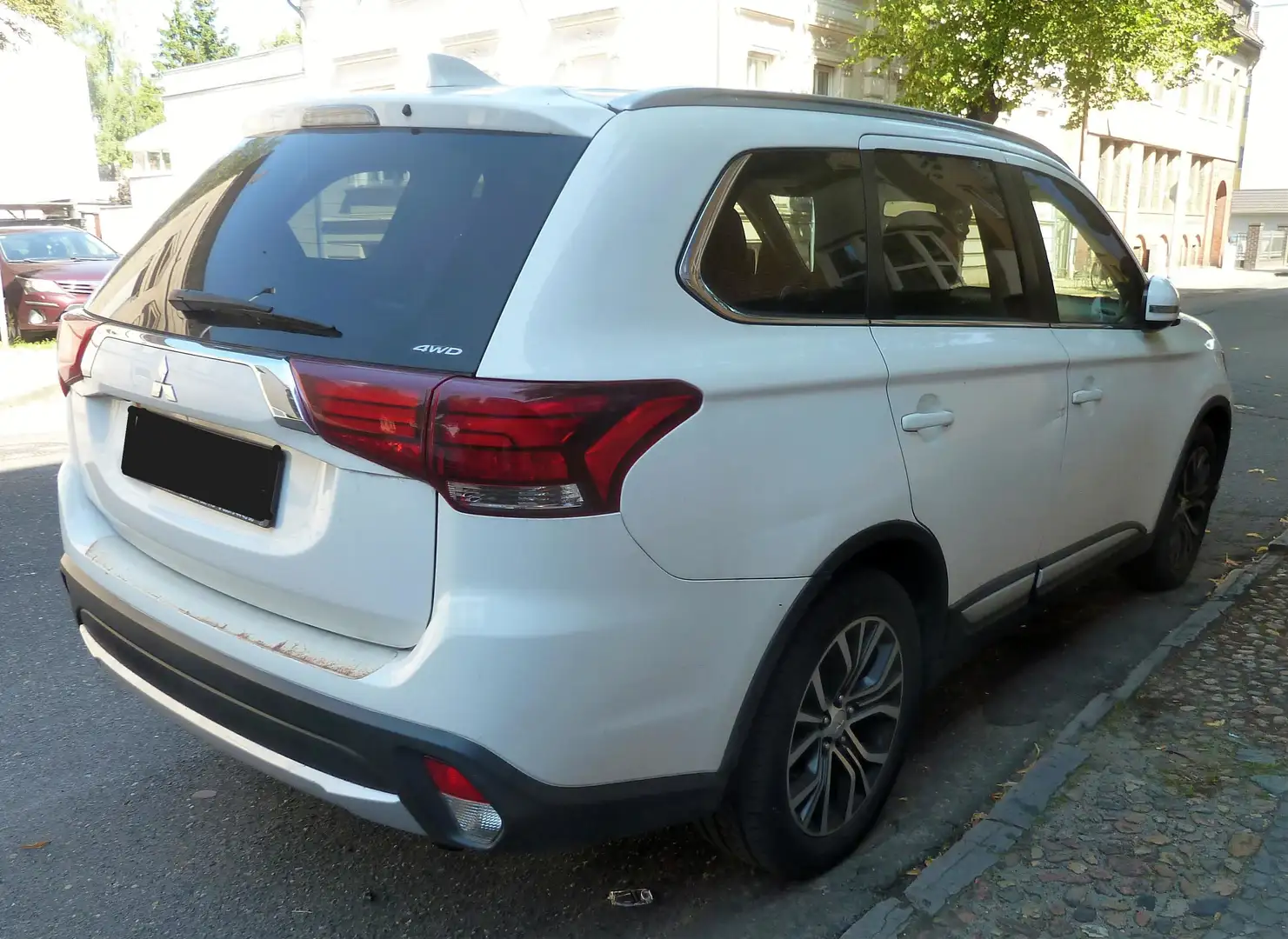 Mitsubishi Outlander Outlander 2.2 DI-D 4WD Aut. Plus Білий - 2