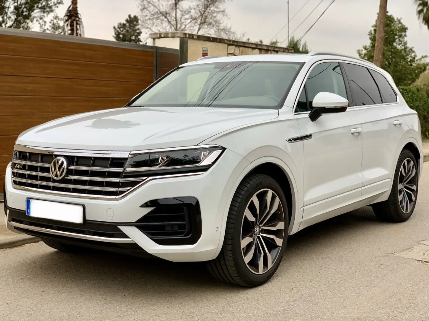 Volkswagen Touareg 3.0TDI V6 R-Line Individual Tip. Atmosphere 4M 170 Blanco - 1