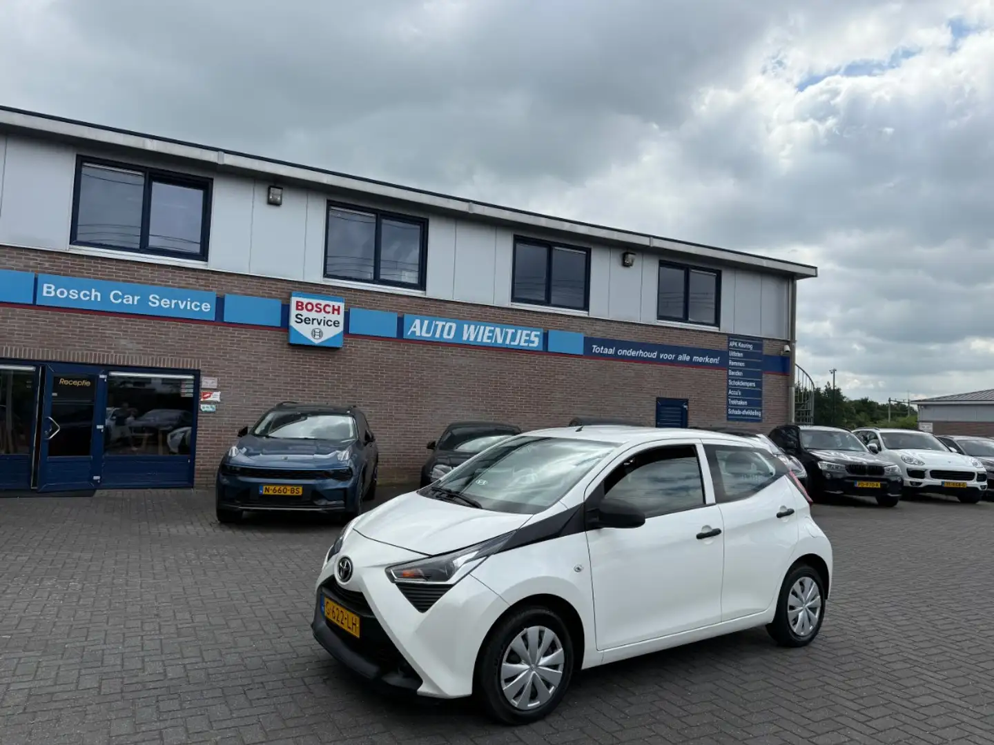 Toyota Aygo 1.0 VVT-i | X-Fun 5-Drs | Airco Wit - 2