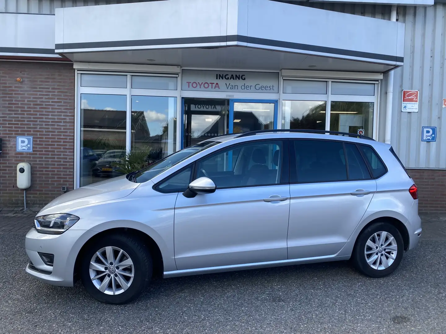 Volkswagen Golf Sportsvan 1.4 TSI DSG Highline Trekhaak Grijs - 1