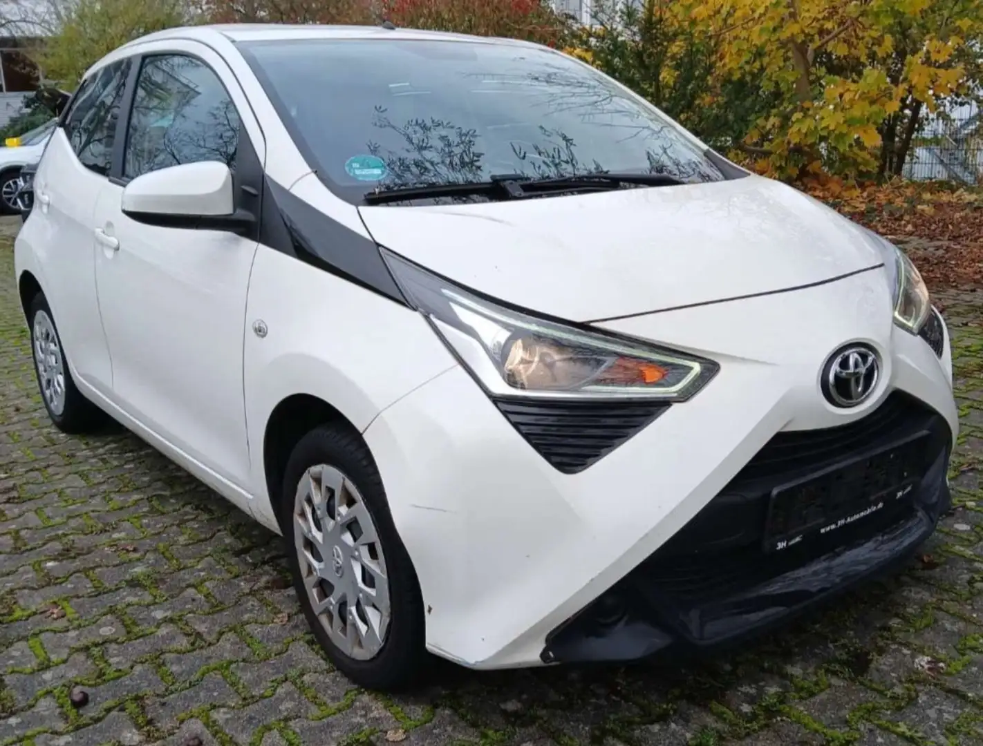Toyota Aygo x-play Blanc - 2