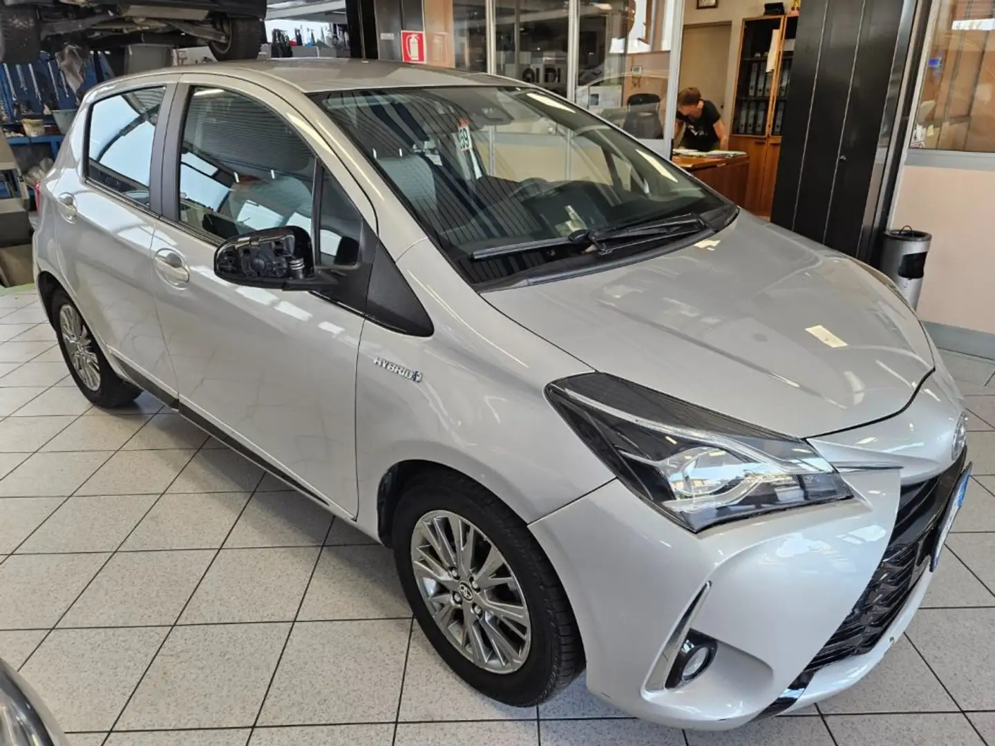 Toyota Yaris 1.5 Hybrid 5 porte Business Blu/Azzurro - 2