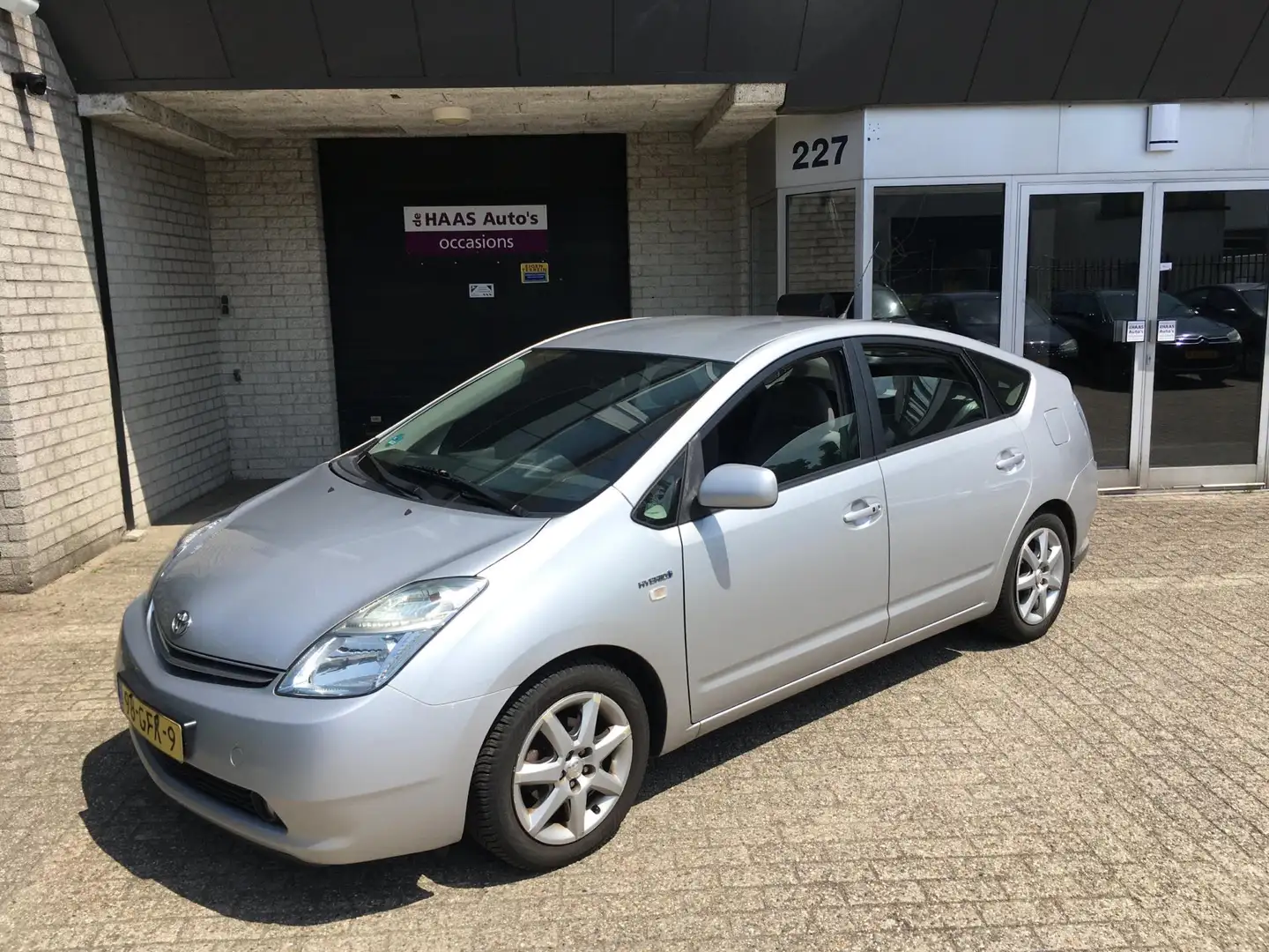Toyota Prius 1.5 VVT-i Business Edition / NAVI / DEALER SERVICE Gri - 1
