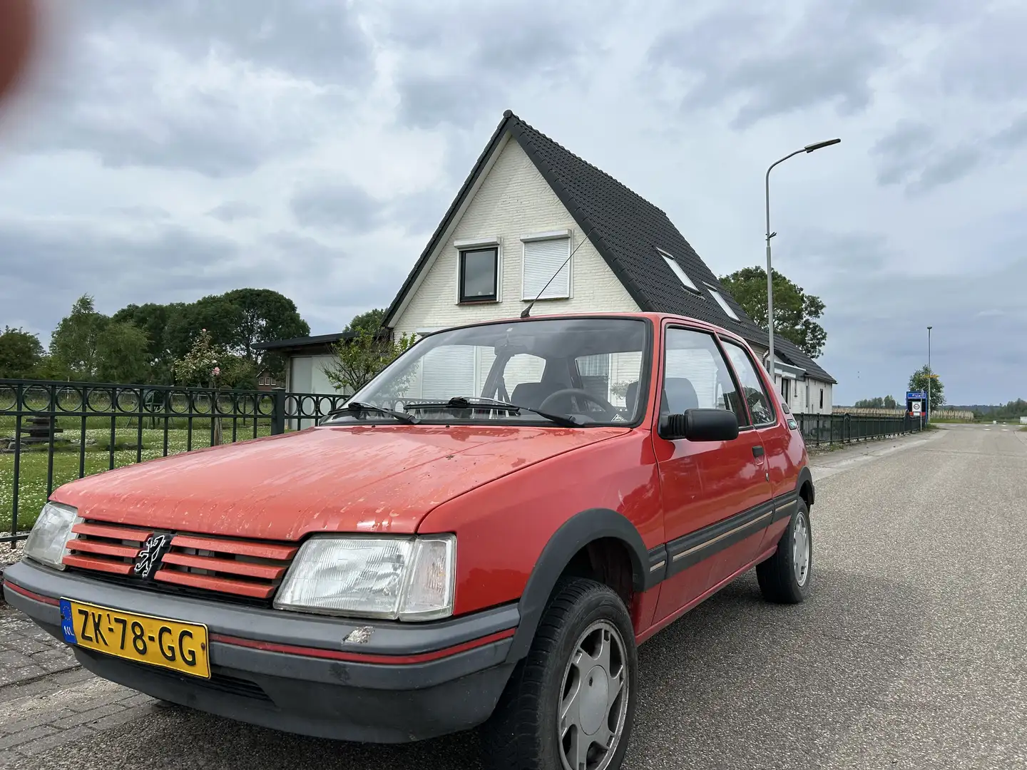 Peugeot 205 accent 1.1 Rood - 1
