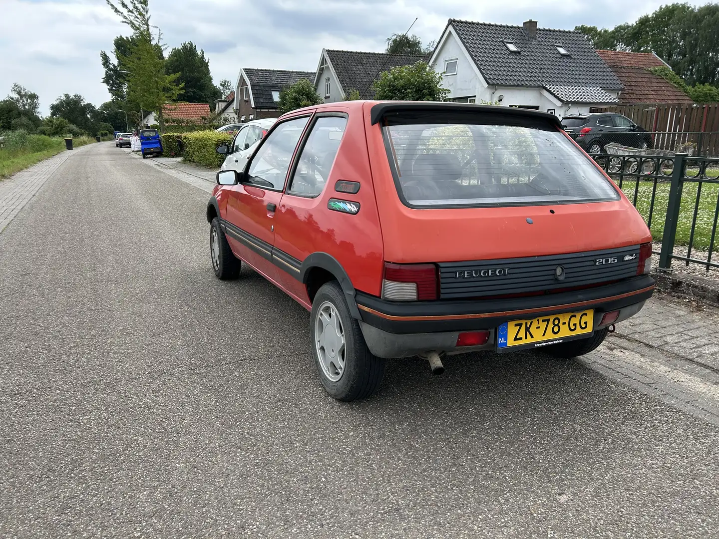 Peugeot 205 accent 1.1 Rood - 2