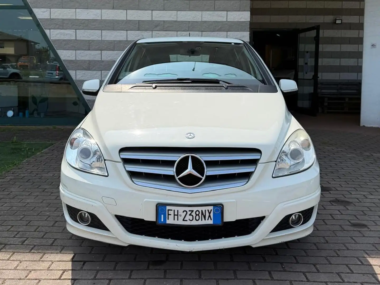 Mercedes-Benz B 180 B 180 be Premium Blanc - 1