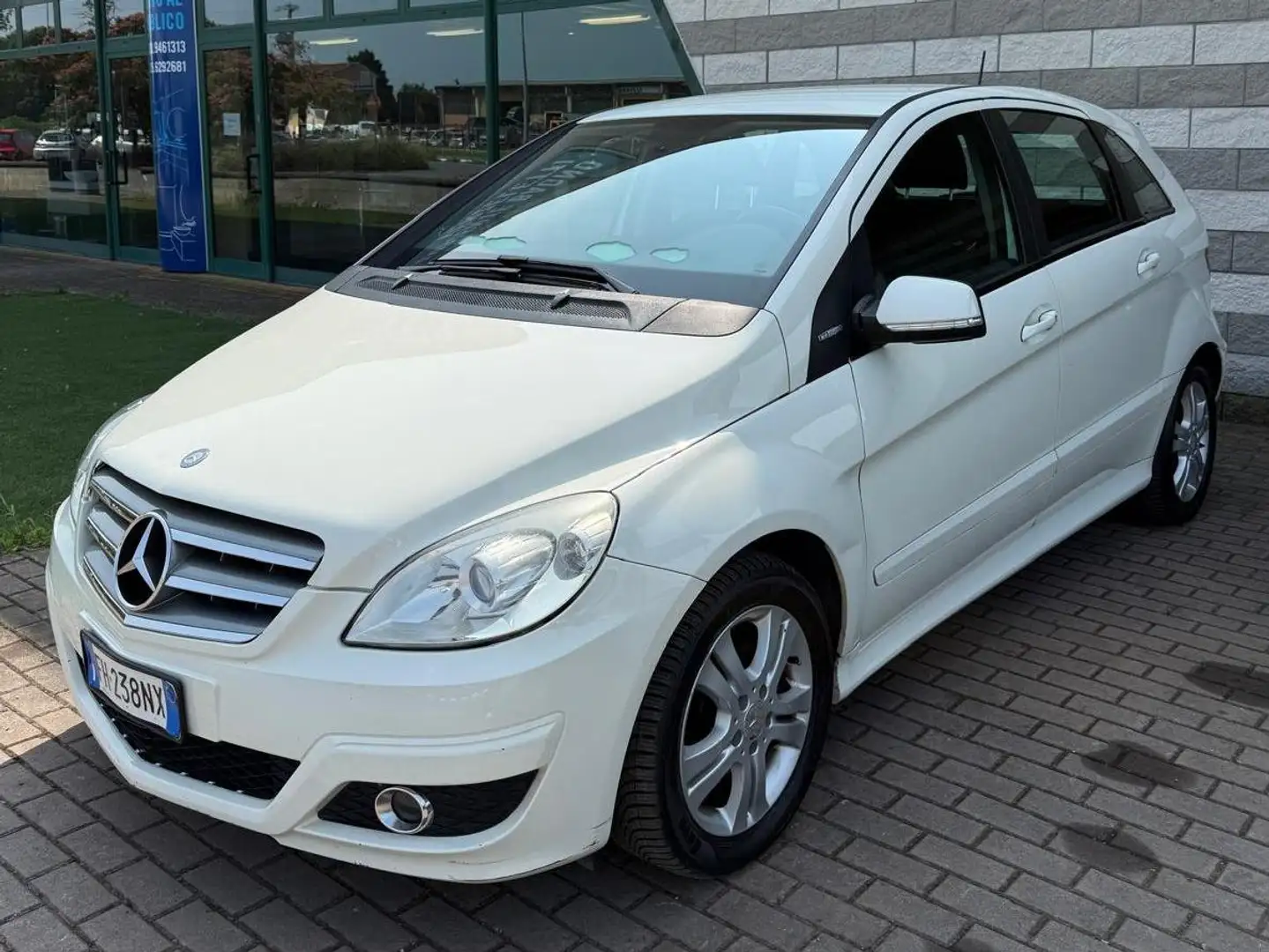 Mercedes-Benz B 180 B 180 be Premium Blanc - 2