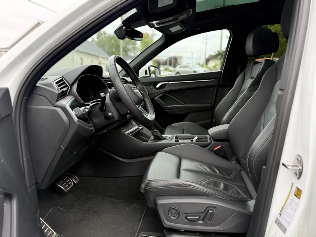 Audi Q3 снимка Audi Q3