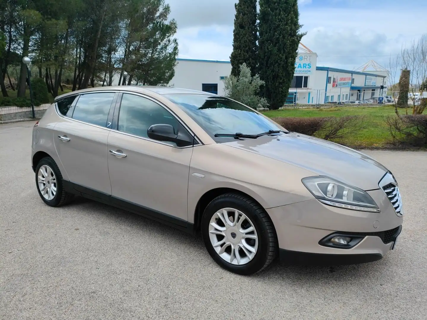 Lancia Delta 1.6MJTD Gold Beige - 2