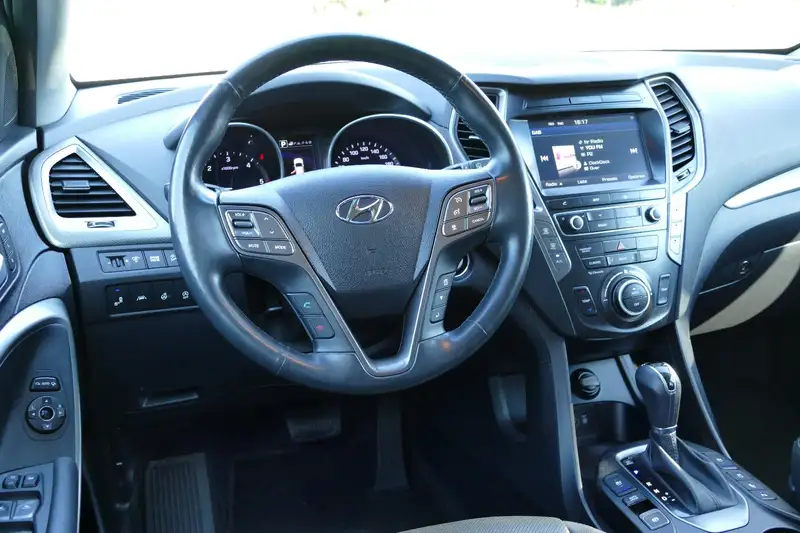 Annonce voiture d'occasion Hyundai Grand Santa Fe - CARADIZE